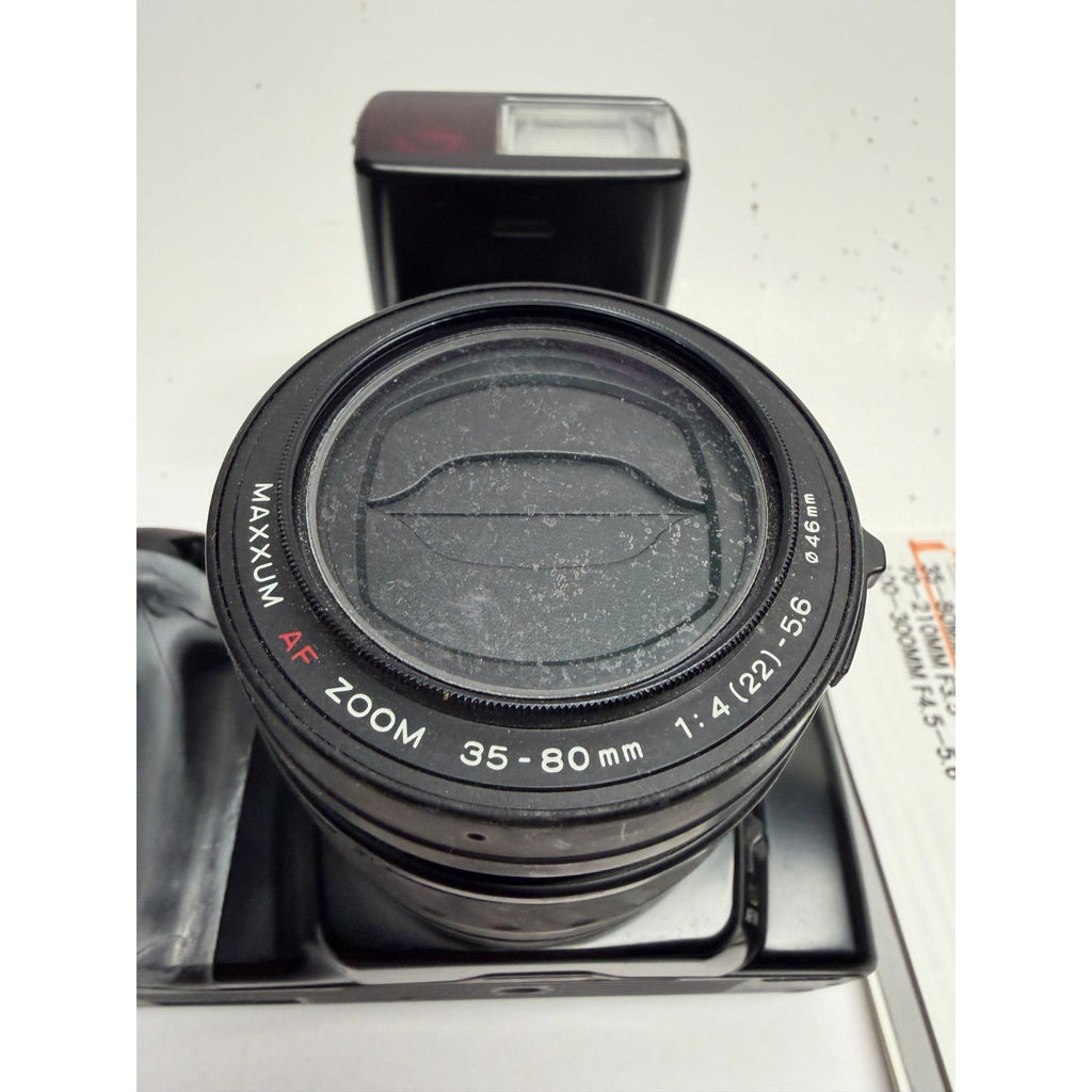 Vintage Minolta Maxxum 5000i 35mm SLR Film Camera portrait -Untested