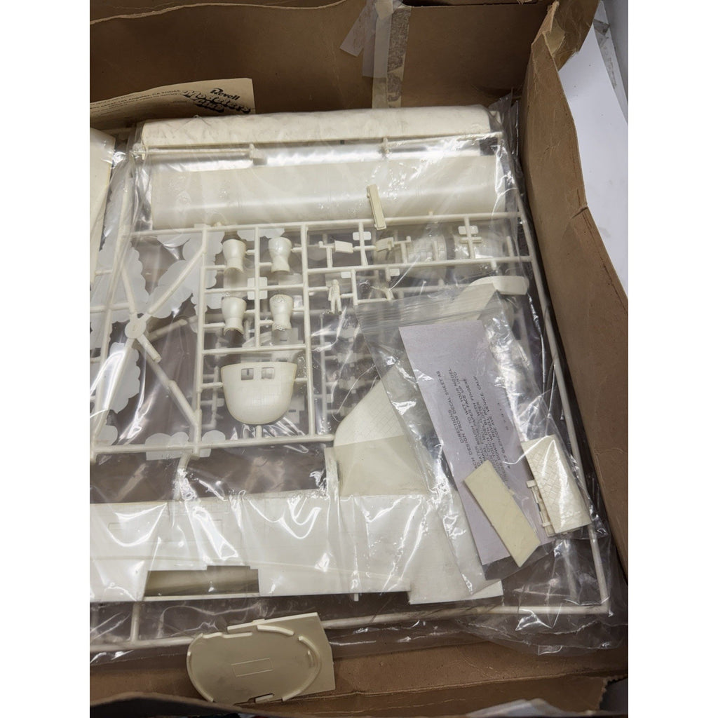 VINTAGE NOS Space Shuttle Columbia No.4702 By Revell Sealed inside SCALE 1/72