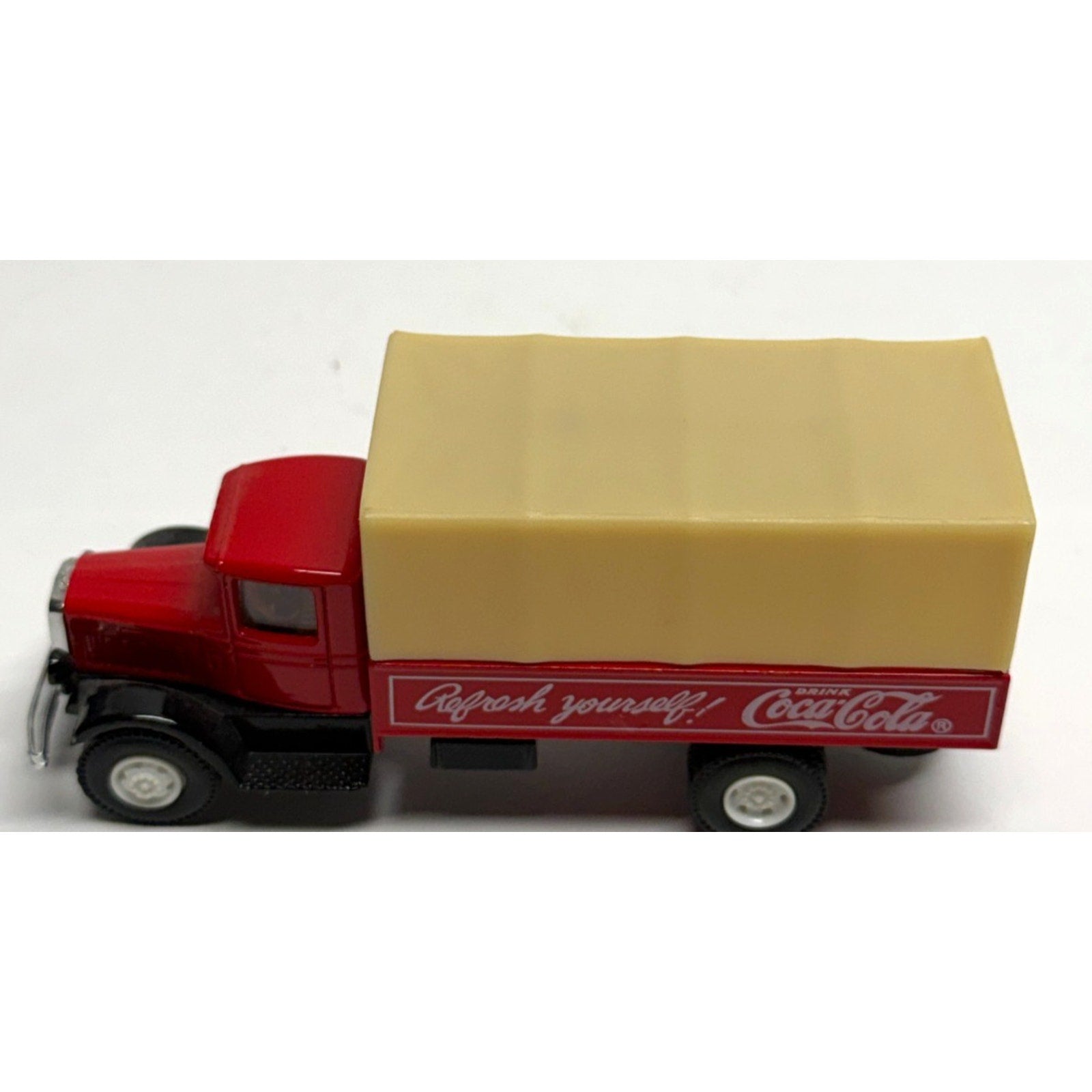 Vintage HARTOY (C01031) COCA COLA DELIVERY TRUCK 1:64 SCALE DIECAST METAL MODEL