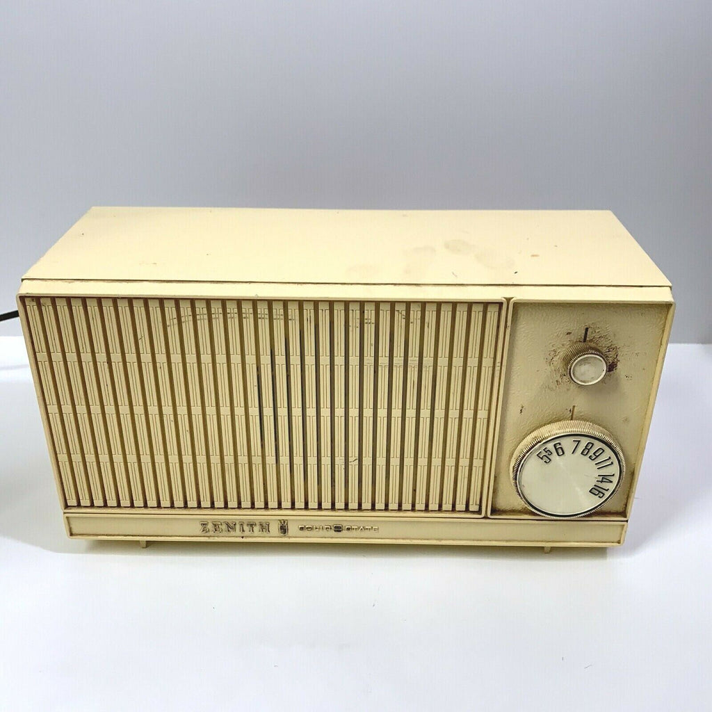 Rare Vintage Zenith Solid State AM (AM only) Radio Model Z212W Made in USA