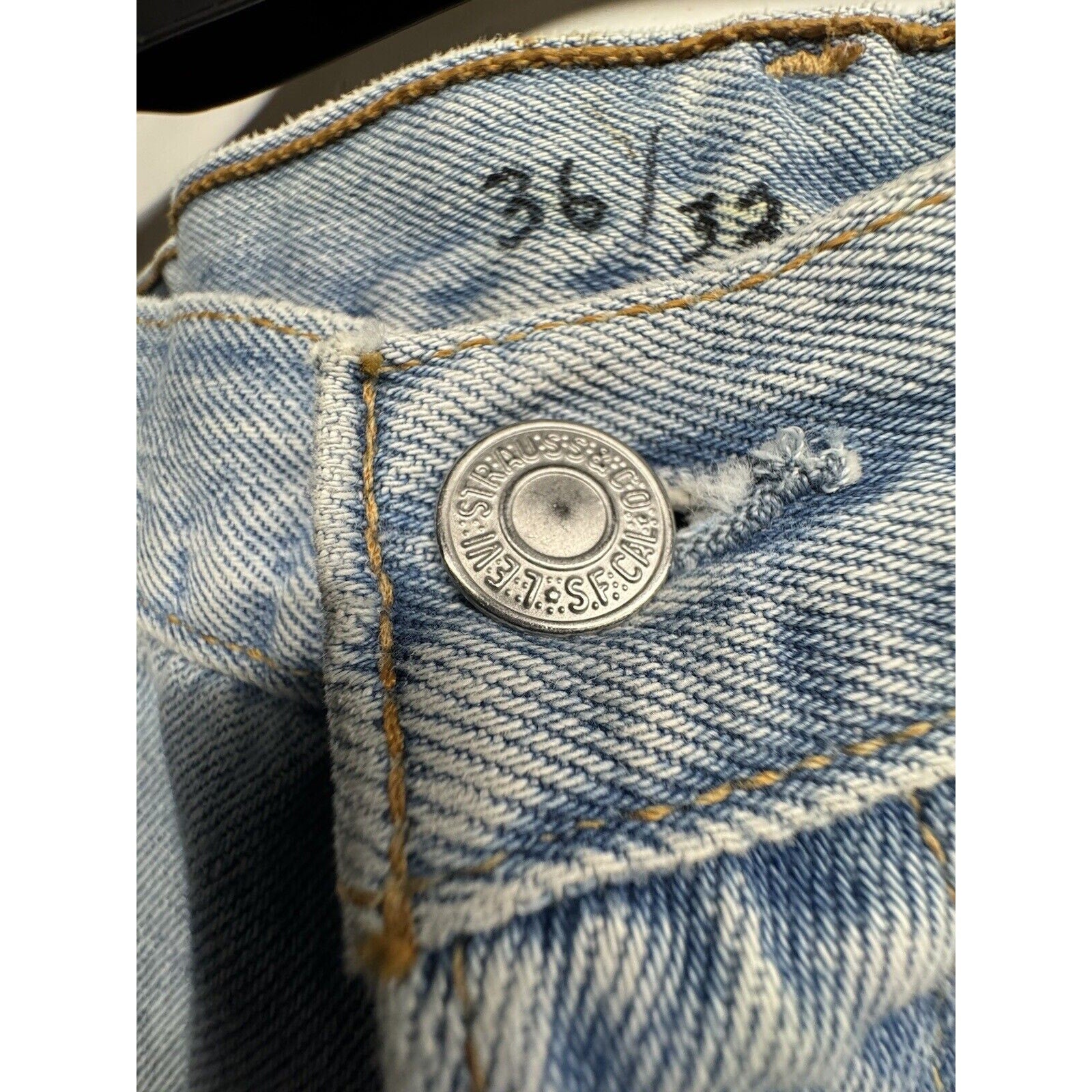 Vintage Men's Levi's 501 Denim Jeans Size 36 x 32 Made in Mexico