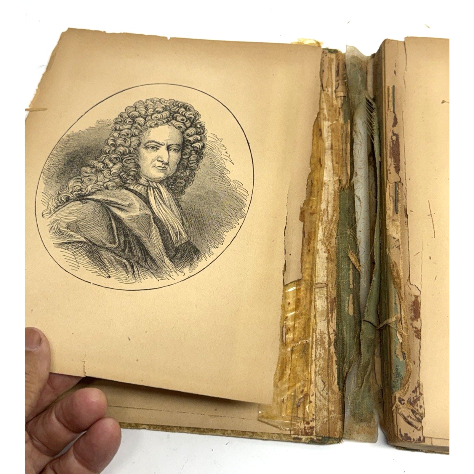 Vintage 1887 Book ROBINSON CRUSOE DE FOE ILLUSTRATED Worthington
