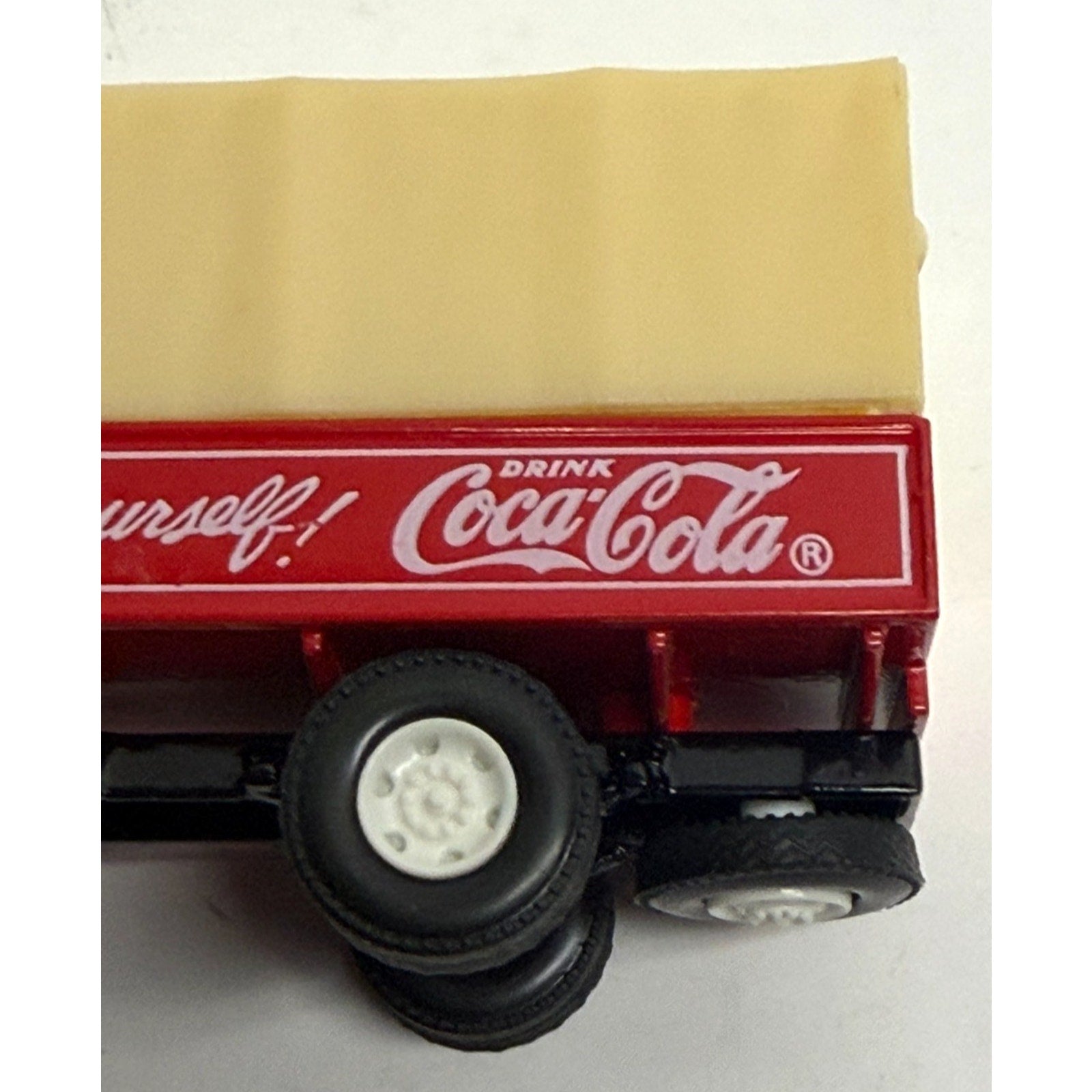 Vintage HARTOY (C01031) COCA COLA DELIVERY TRUCK 1:64 SCALE DIECAST METAL MODEL