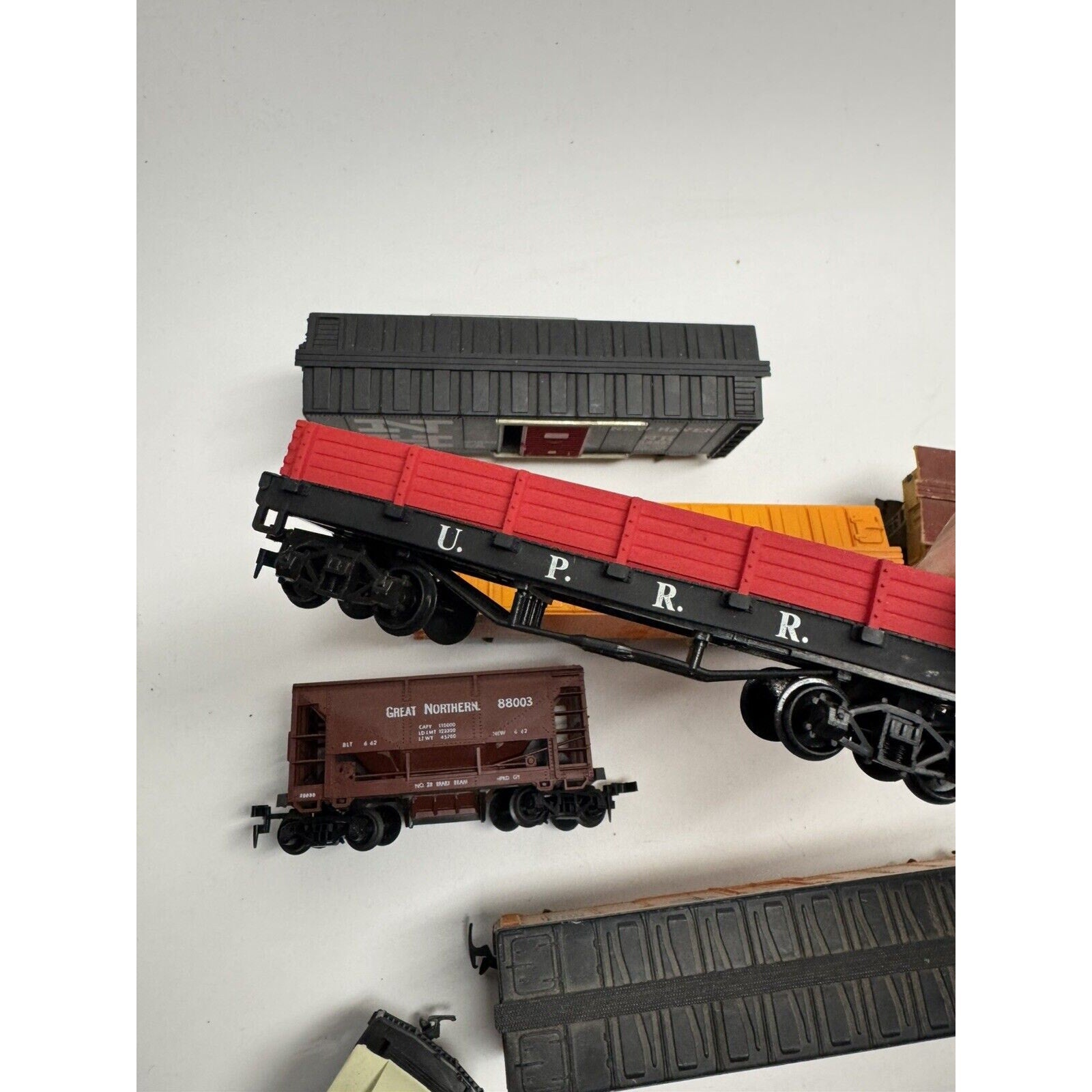 Vintage Lot of 20 Trains New Haven, Southern, Evergreen, Union Pacific, Wesson