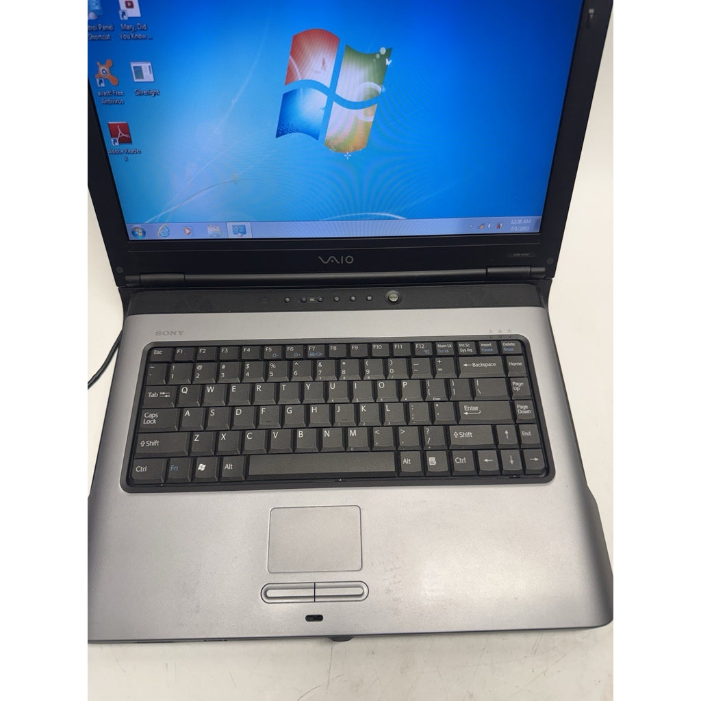 Vintage Sony Vaio PCG-8QEL Pentium Windows 7 DVD 1.25GB RAM 70GB Hard 15"