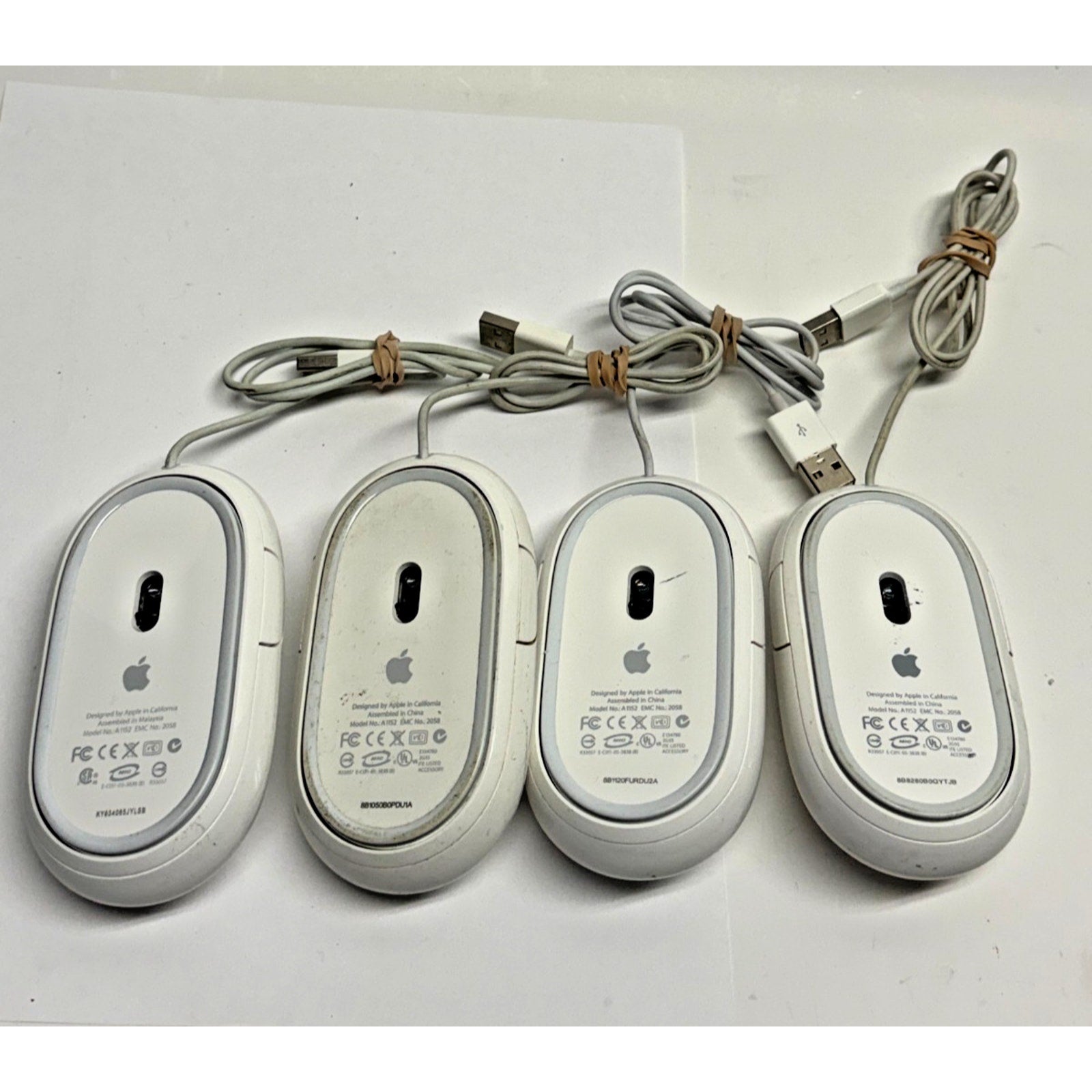 Vintage Lot of 4 Apple Mighty Mouse A1152 Wired USB Optical White Mice