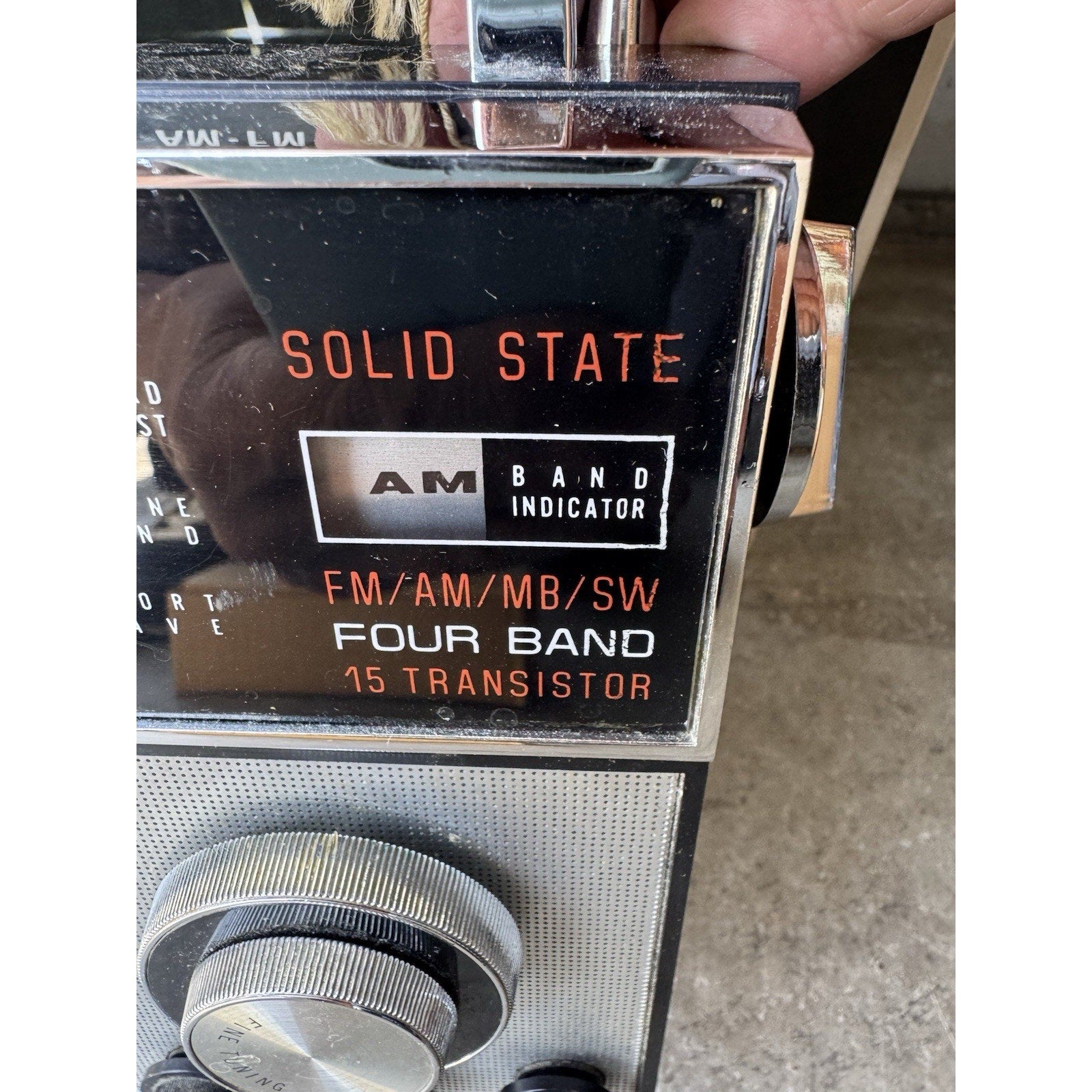 Vintage Realtone Solid State Radio AM FM 2437 Globe Spanner w/Box & Manual
