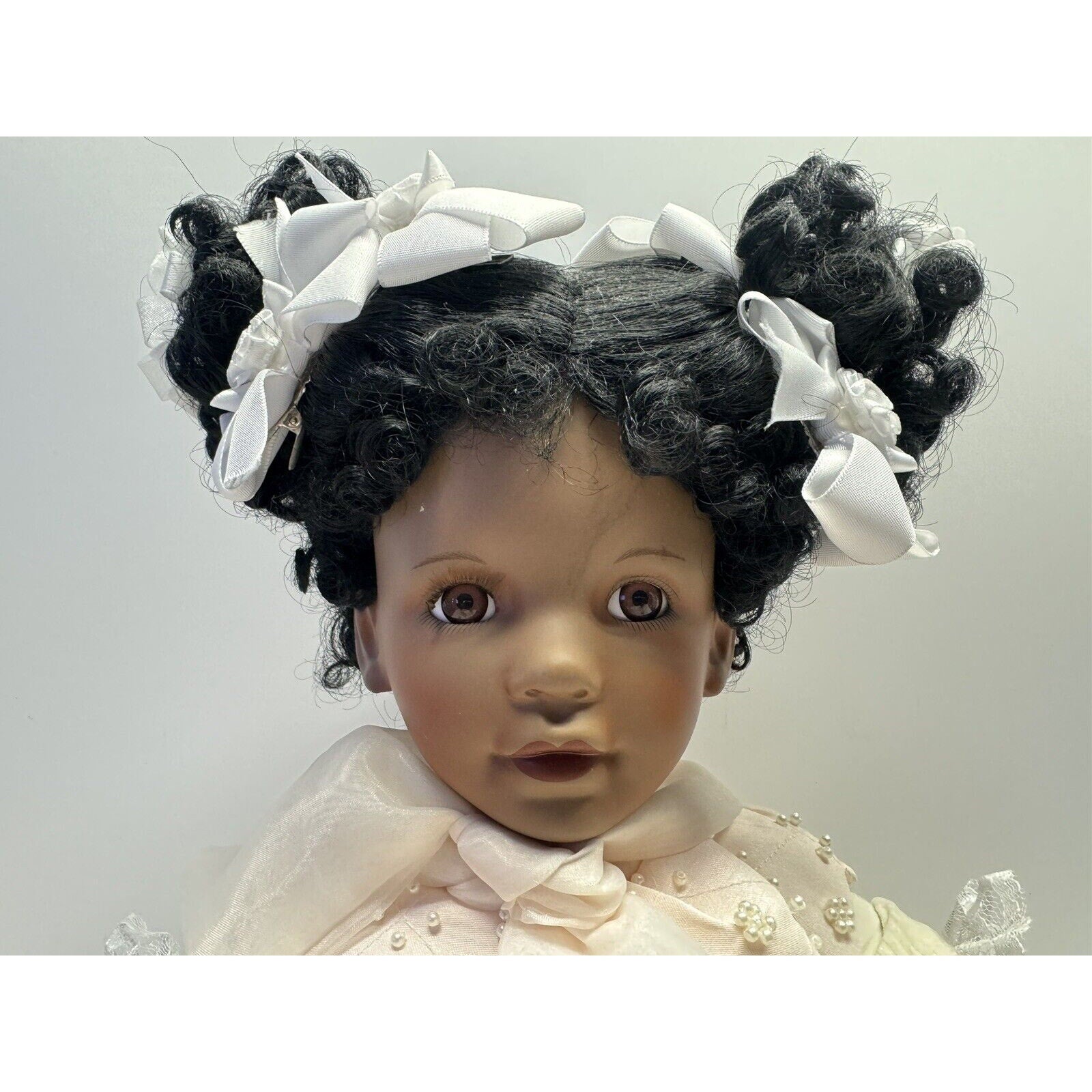 VINTAGE World Gallery laura Colabe Charity Porcelain Doll Seating Position 15"