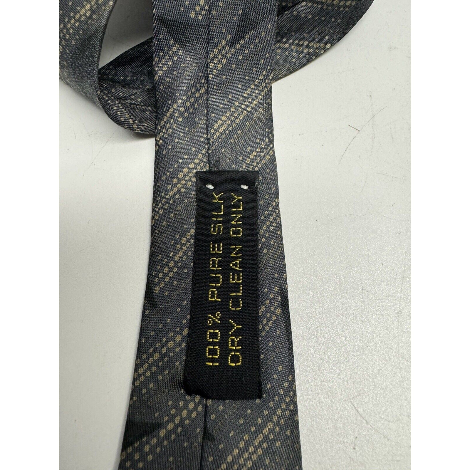 VINTAGE GIORGIO ARMANI NECKTIE 100% SILK Made in ITALY Gray w/Square Logo