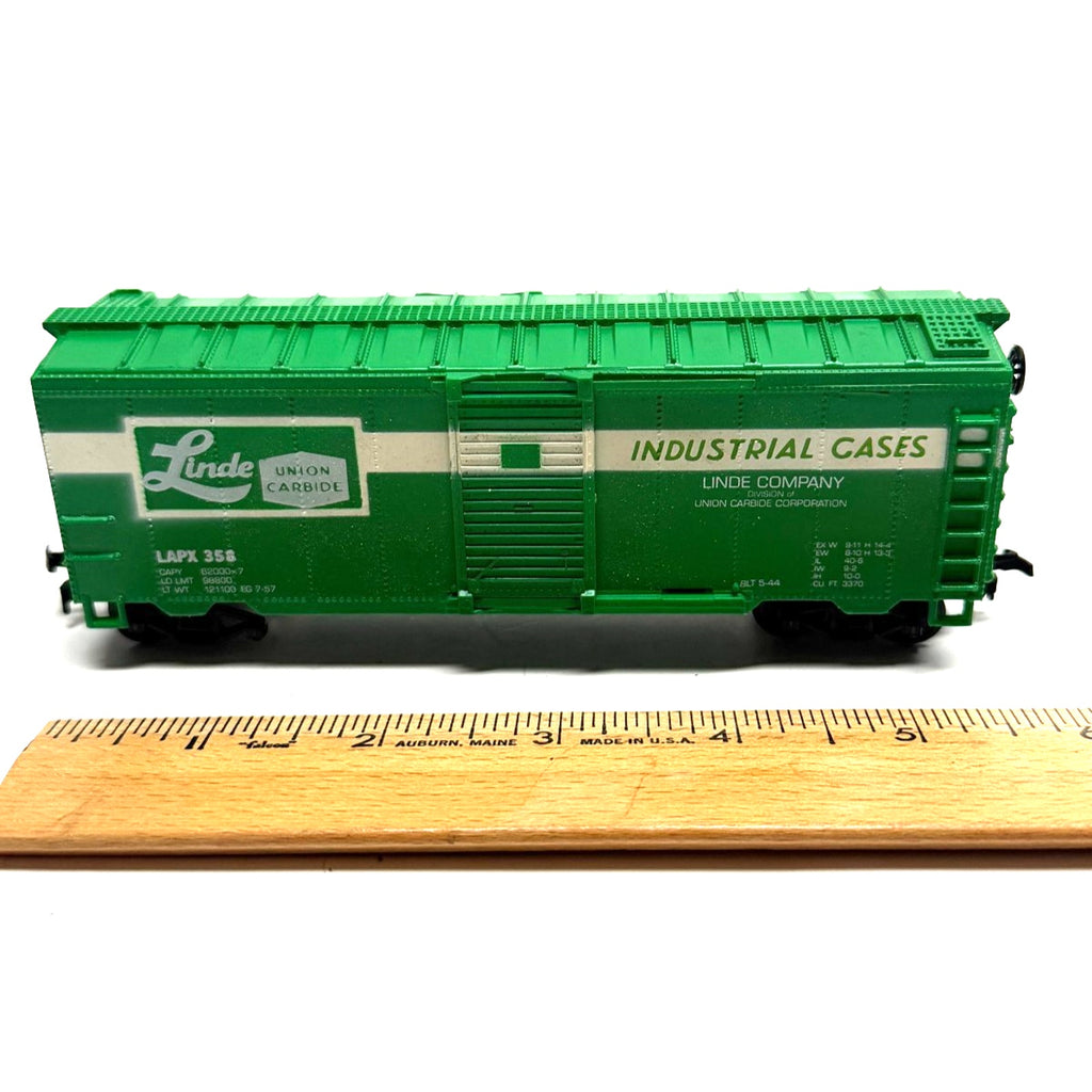 Vintage HO Scale Life-Like 40' Boxcar Linde Union Carbide LAPX 358 Green