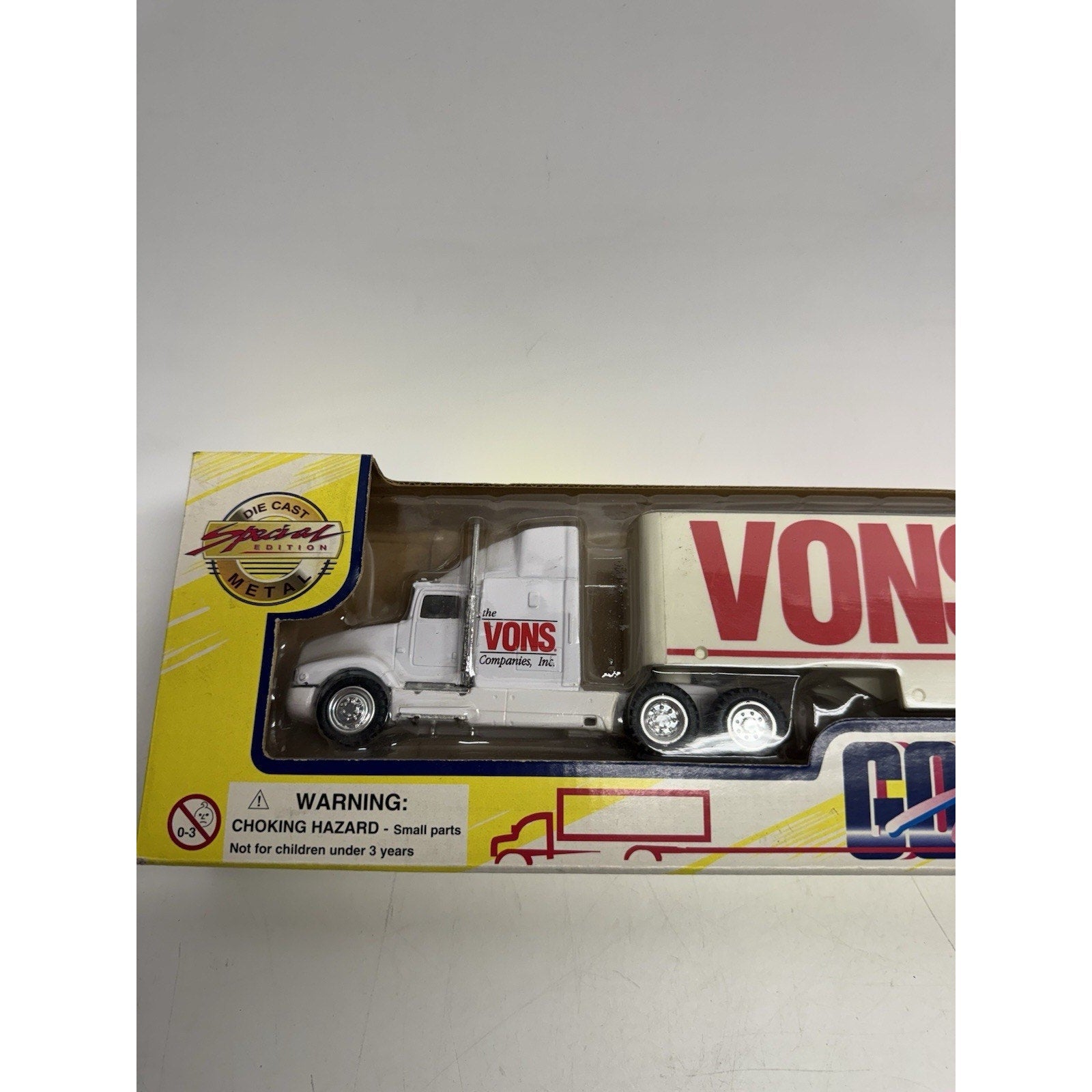 VINTAGE 1996 FACTORY SEALED Golden Wheel Vons semi Truck Series