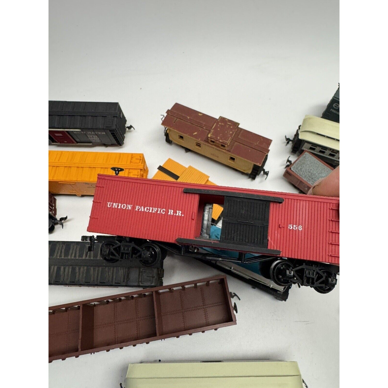 Vintage Lot of 20 Trains New Haven, Southern, Evergreen, Union Pacific, Wesson