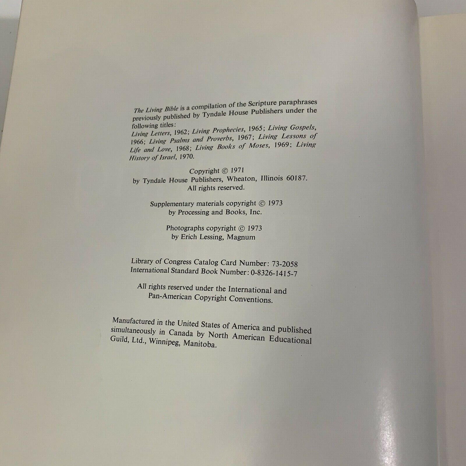 VINTAGE "NEW" The Living Bible Family Edition Paraphrased 1973