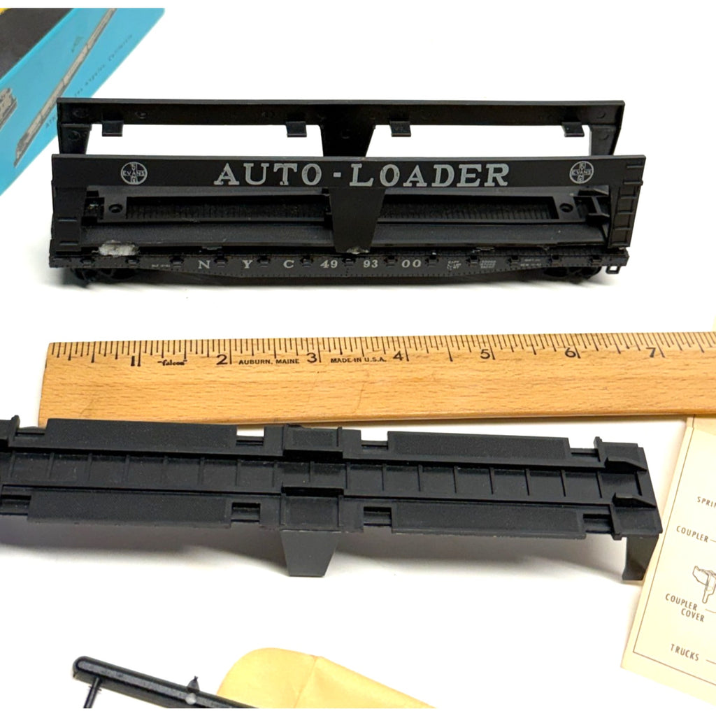 Vintage HO Athearn New York Central 50ft Auto Loader w/ 4 1950s