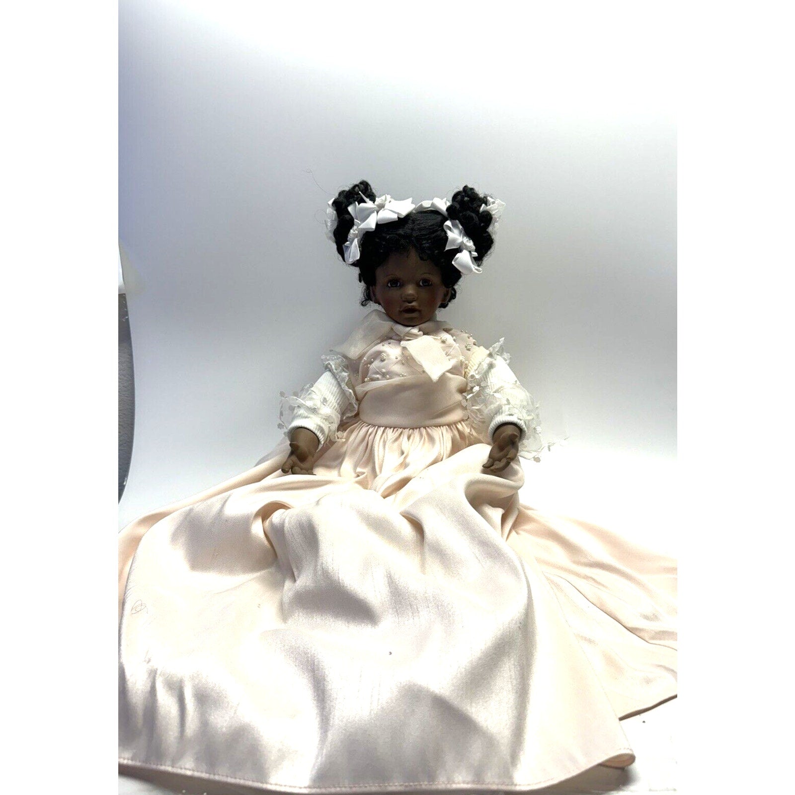 VINTAGE World Gallery laura Colabe Charity Porcelain Doll Seating Position 15"