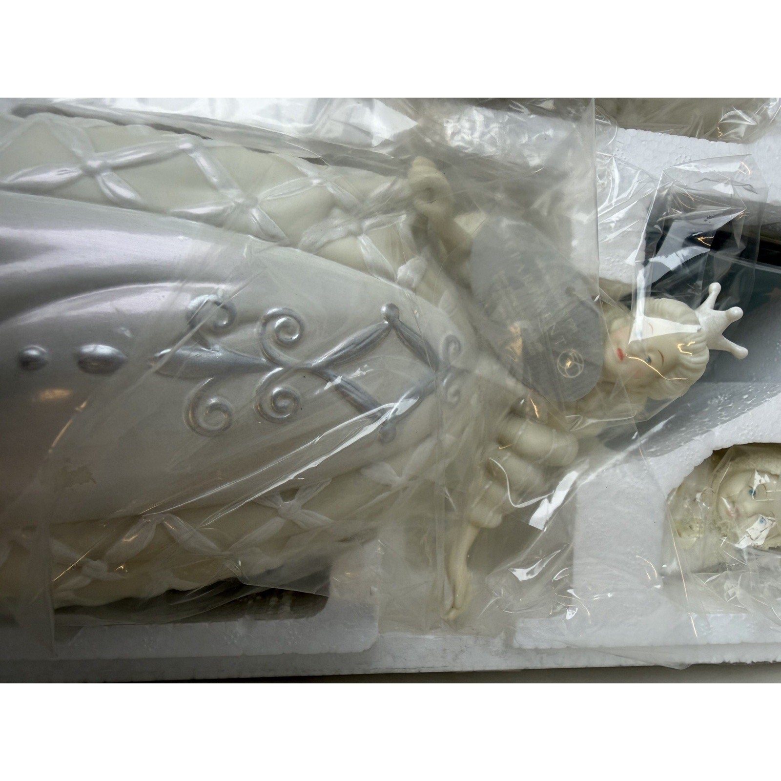 VINTAGE NOS 2000 Dept 56 Snowbabies The Guest Collection "Have a Ball" #56.69905