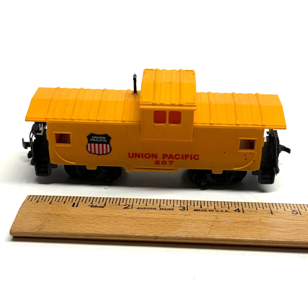 Vintage Bachmann HO Scale 5 Union Pacific 207 Yellow Caboose New