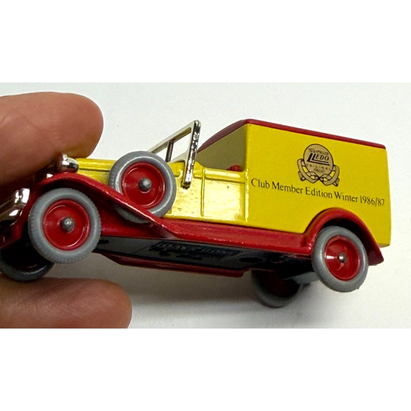 Vintage LLEDO DIE CAST CLUB MEMBERS VAN ( WINTER 1986/7)
