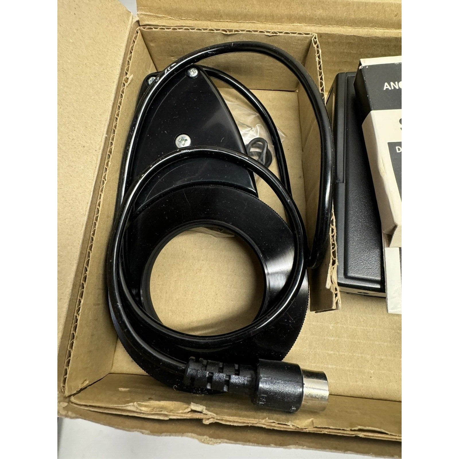 VINTAGE NOS DOI Circle Flash Unit to Fit Any SLR Lenses