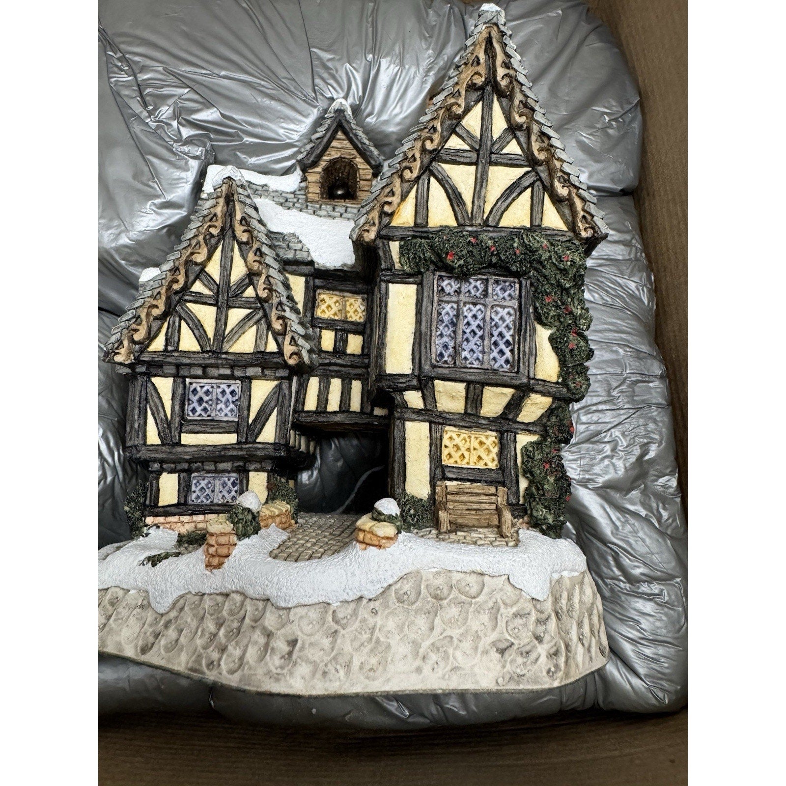 VINTAGE 1992 David Winter Cottages Scrooge's School John Hine Studios Christmas