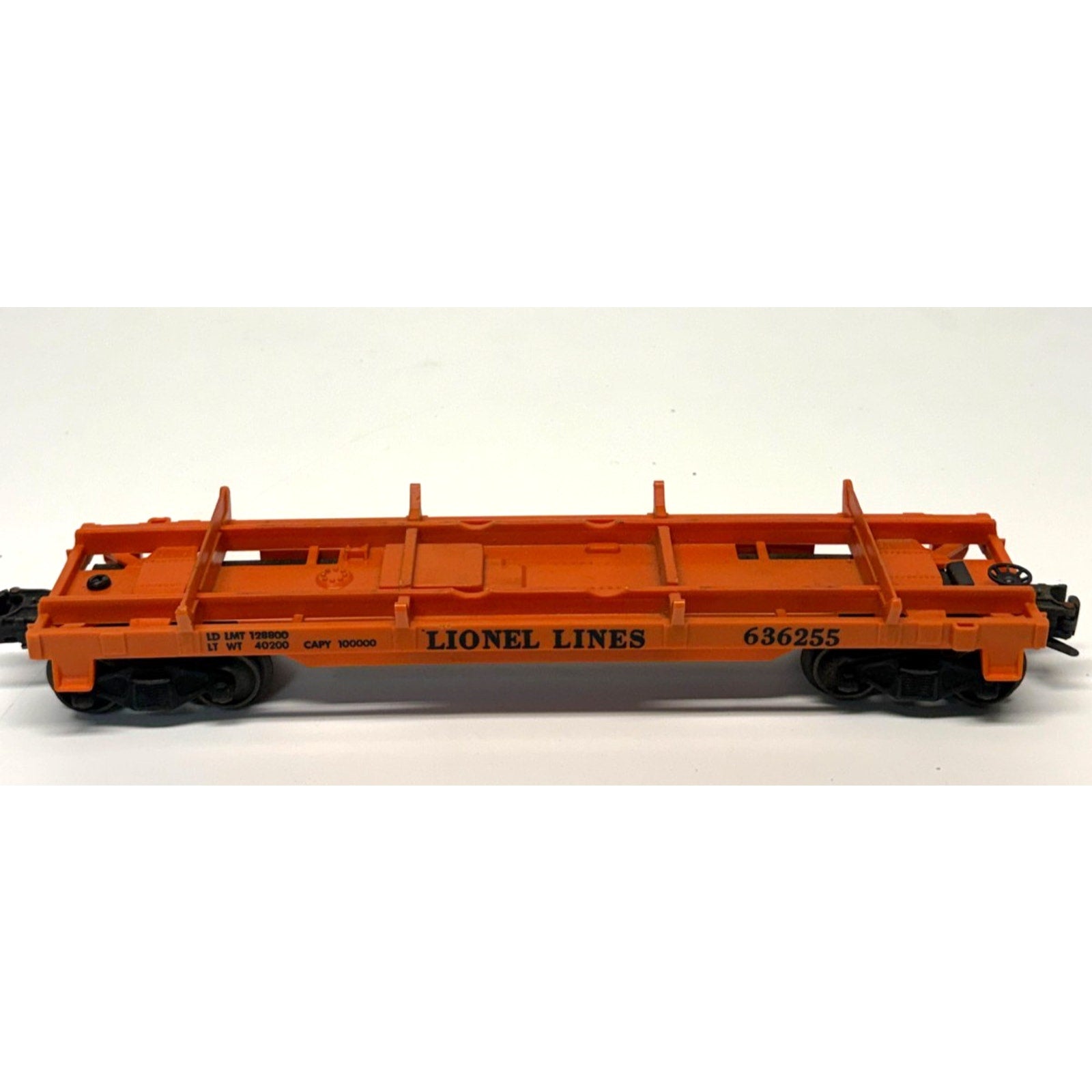 Vintage postwar Lionel Lines no. 636255 flat car