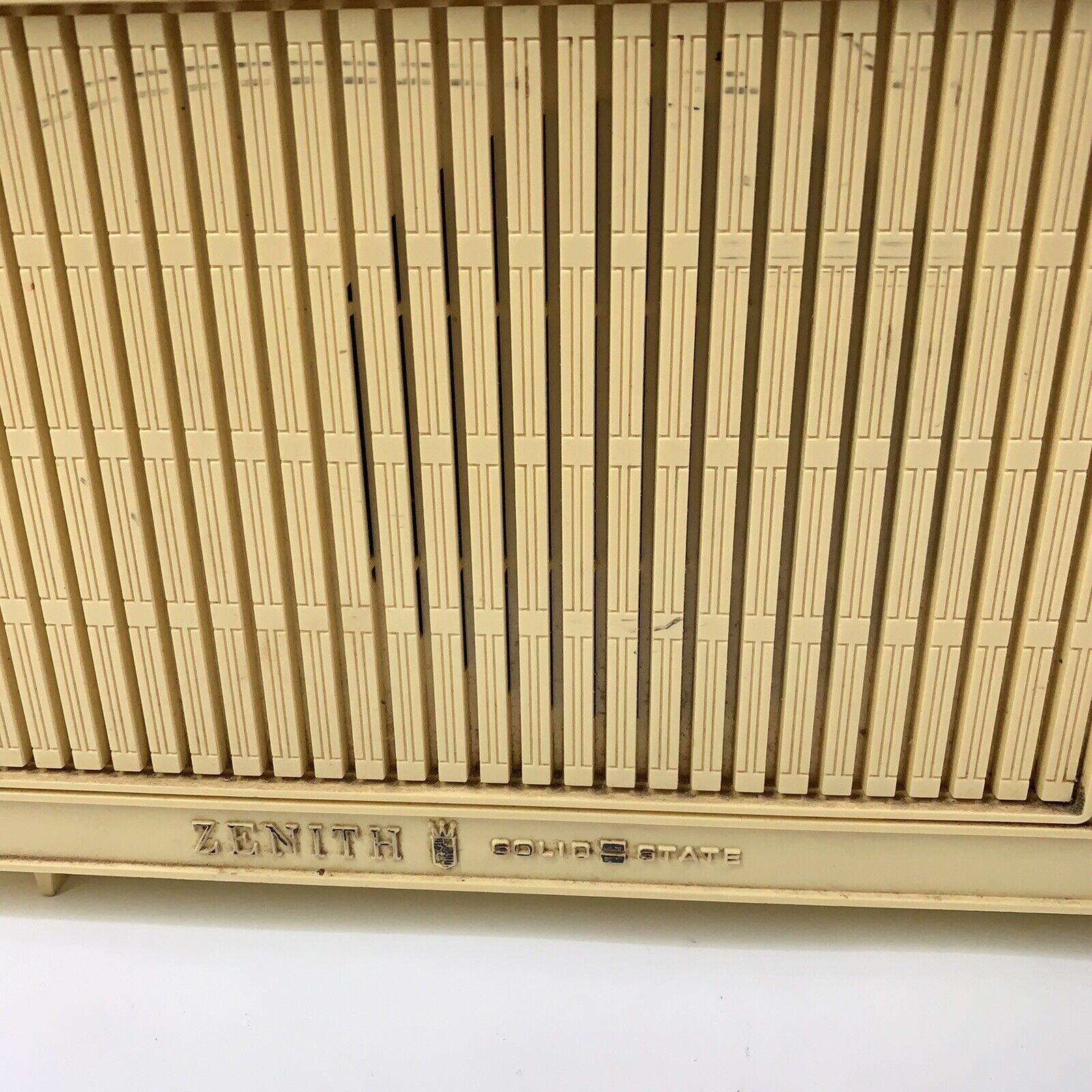 Rare Vintage Zenith Solid State AM (AM only) Radio Model Z212W Made in USA