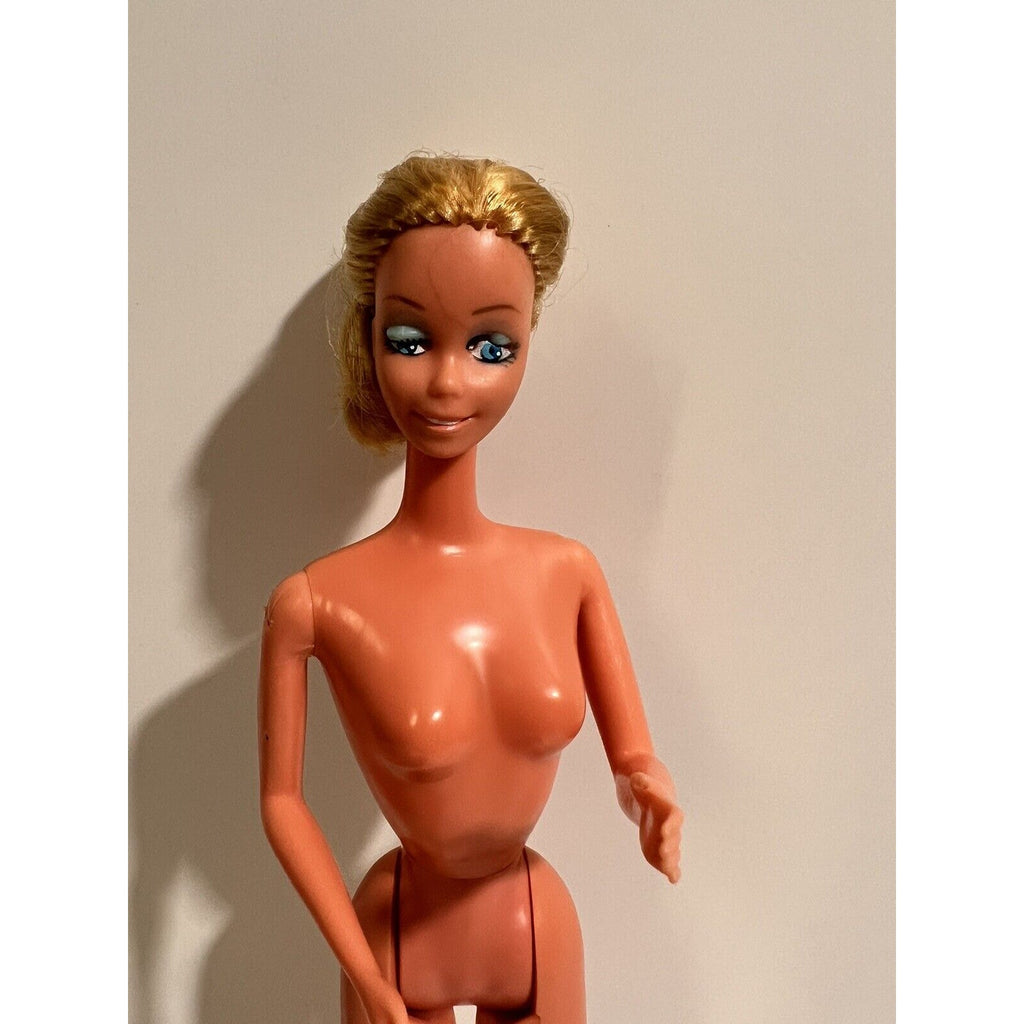 Vintage 1966 Blonde Twist 'N Turn Barbie Doll w/eyelashes & bend legs TAIWAN