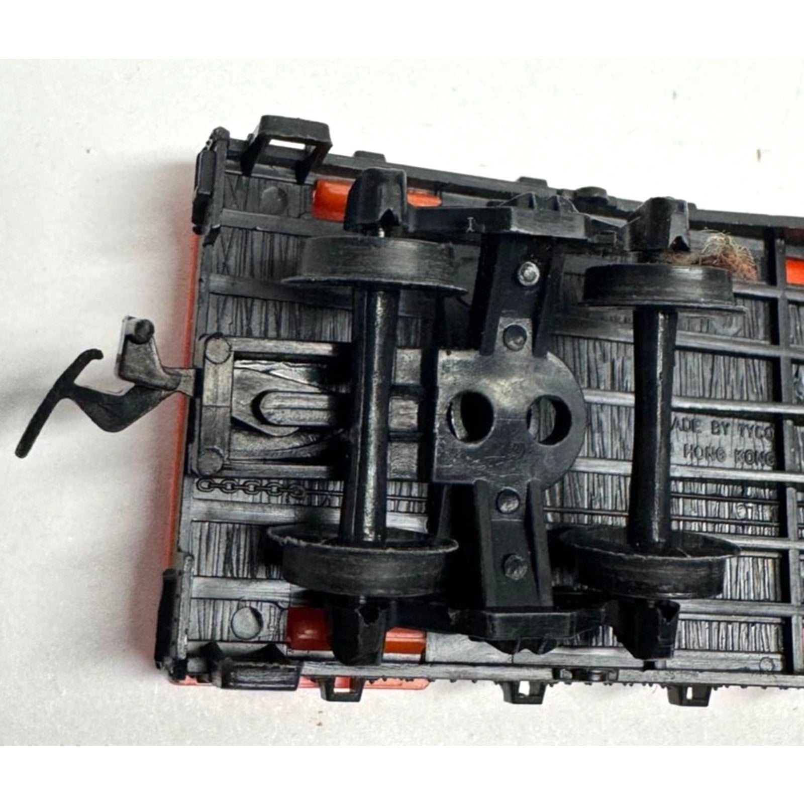 VINTAGE Tyco HO Scale Train Car SL-SF 2530 Knuckler Coupler — Skid Flat Car