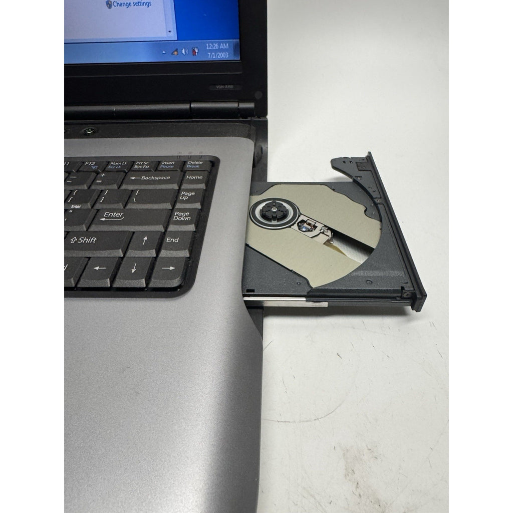 Vintage Sony Vaio PCG-8QEL Pentium Windows 7 DVD 1.25GB RAM 70GB Hard 15"