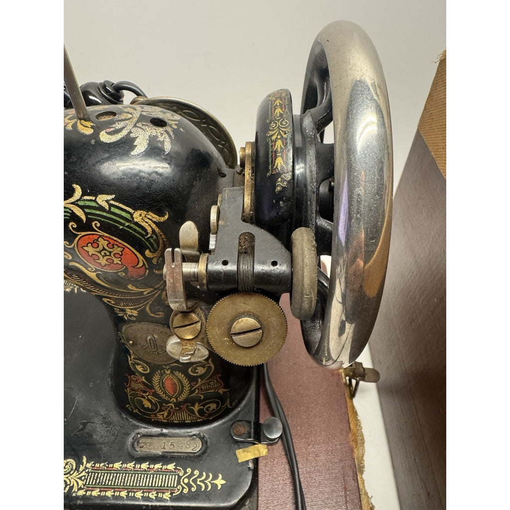 VINTAGE Singer 66, “Red Eye” G Series 1918 Friction Motor Bent Wood Case