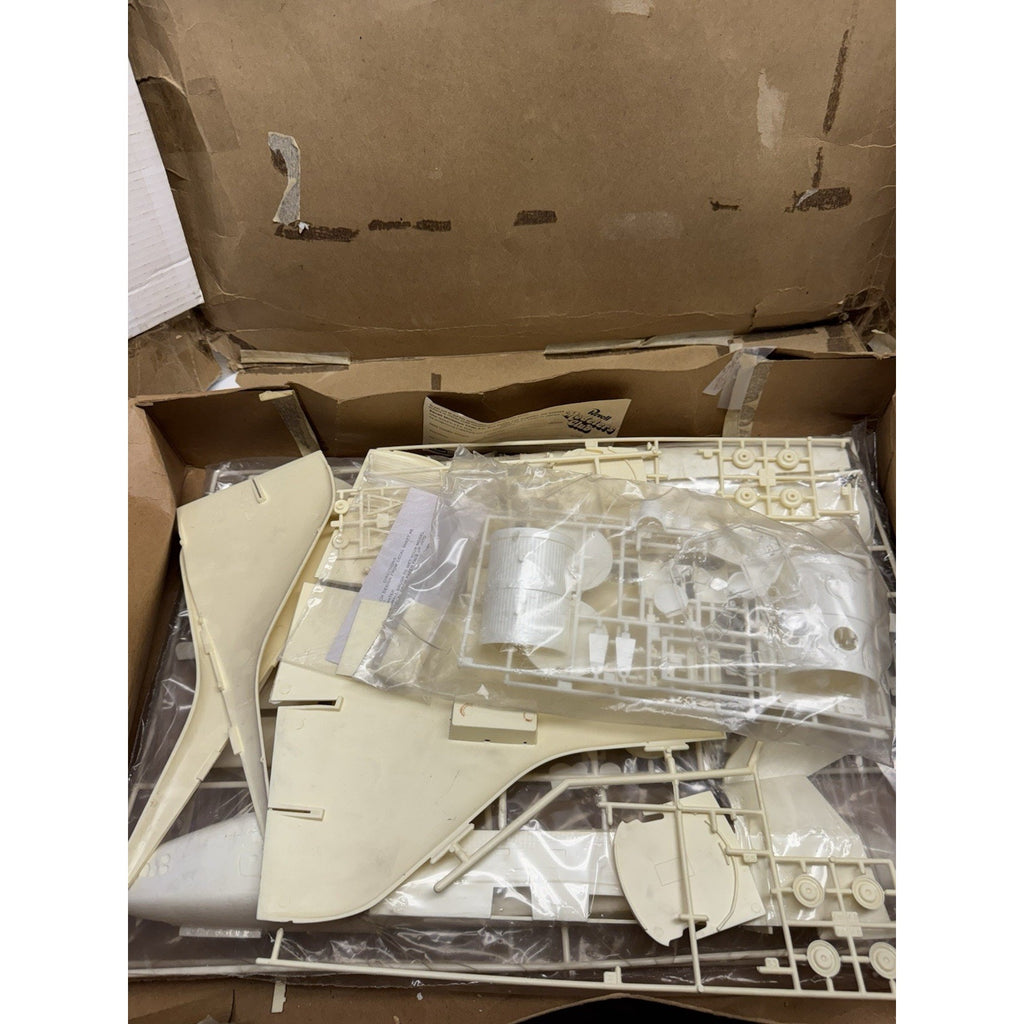 VINTAGE NOS Space Shuttle Columbia No.4702 By Revell Sealed inside SCALE 1/72