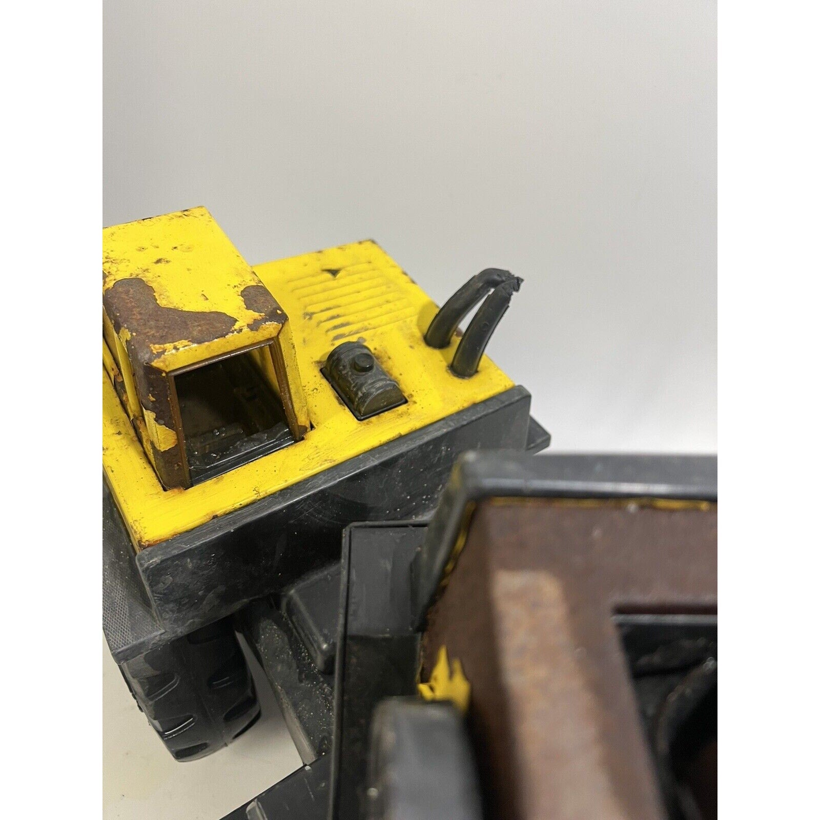 VINTAGE Tonka Mighty Diesel Steel XMB-975 Tire Crane Black Bucket Truck