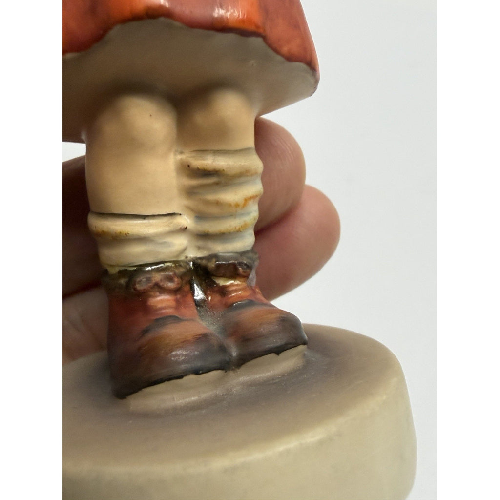 Vintage M.I. Hummel Figurine “Little Shopper” #96 Goebel W. Germany