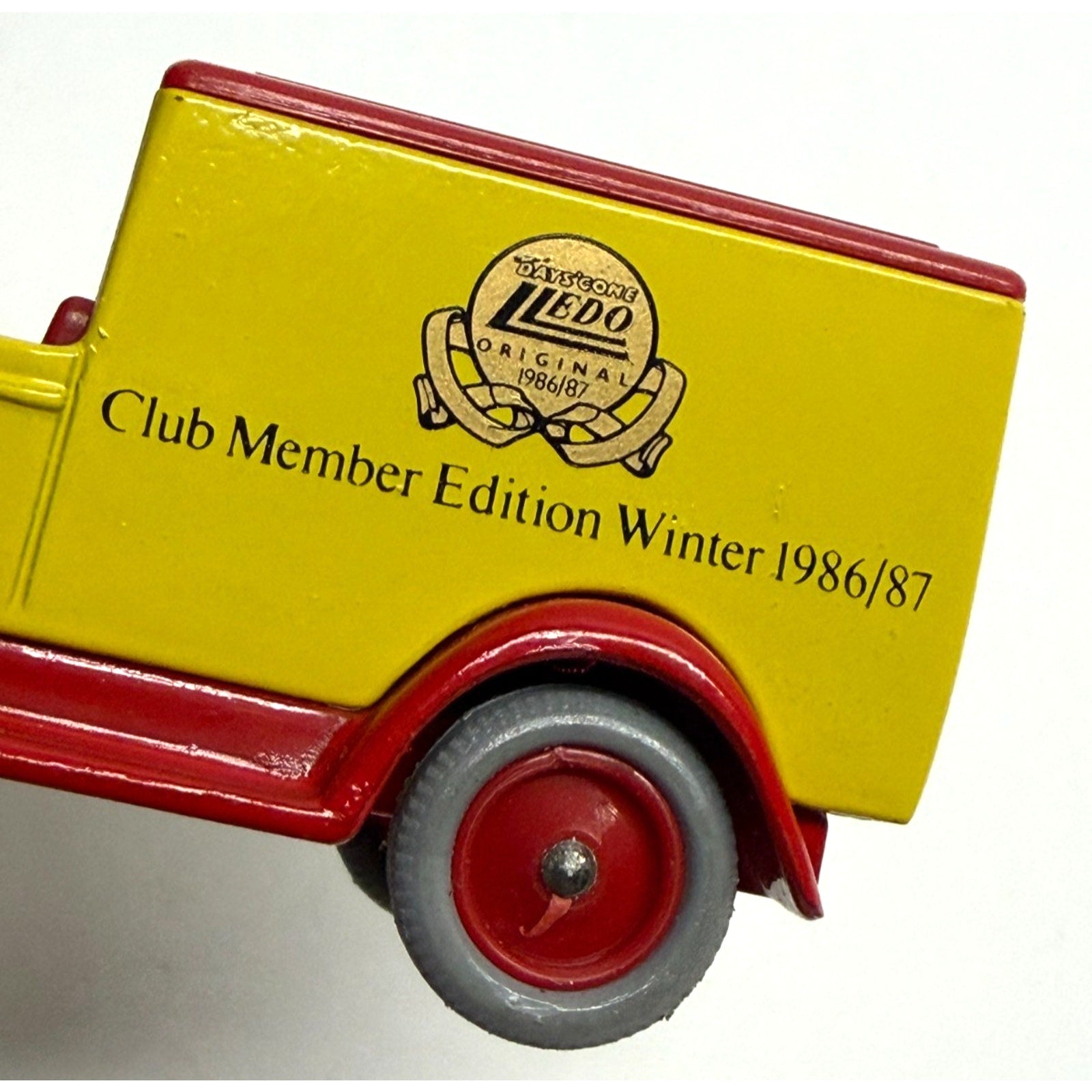 Vintage LLEDO DIE CAST CLUB MEMBERS VAN ( WINTER 1986/7)