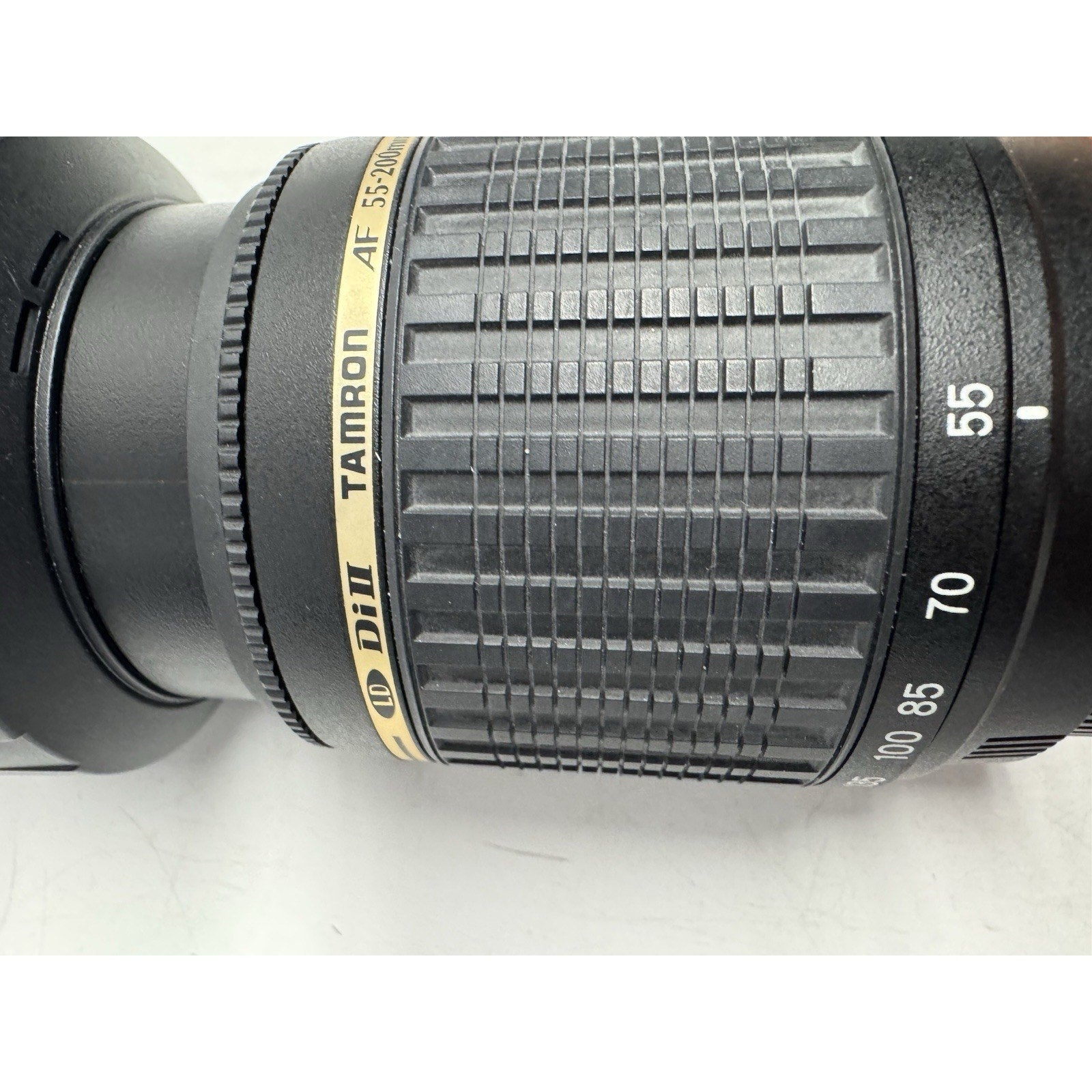 Tamron LD AF Di ll LD Macro 55-200mm f/4.0-5.6 LD Di-II AF SLR Camera Lens Hood