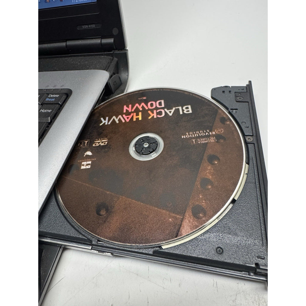 Vintage Sony Vaio PCG-8QEL Pentium Windows 7 DVD 1.25GB RAM 70GB Hard 15"