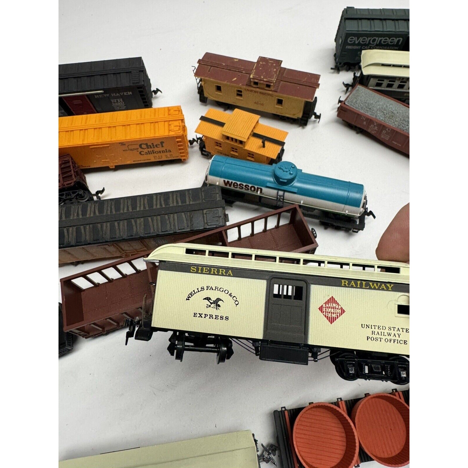 Vintage Lot of 20 Trains New Haven, Southern, Evergreen, Union Pacific, Wesson