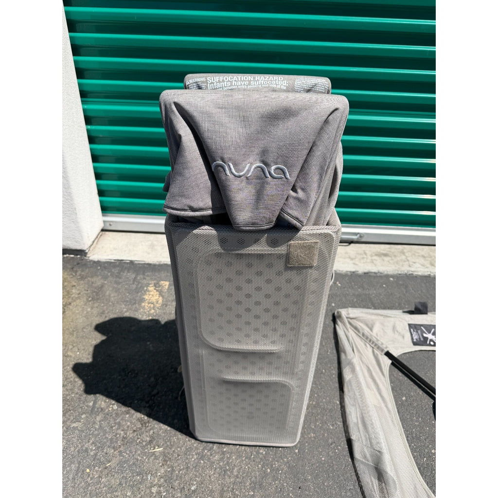 Nuna Sena Aire Playard & Travel Crib - Caviar Gray