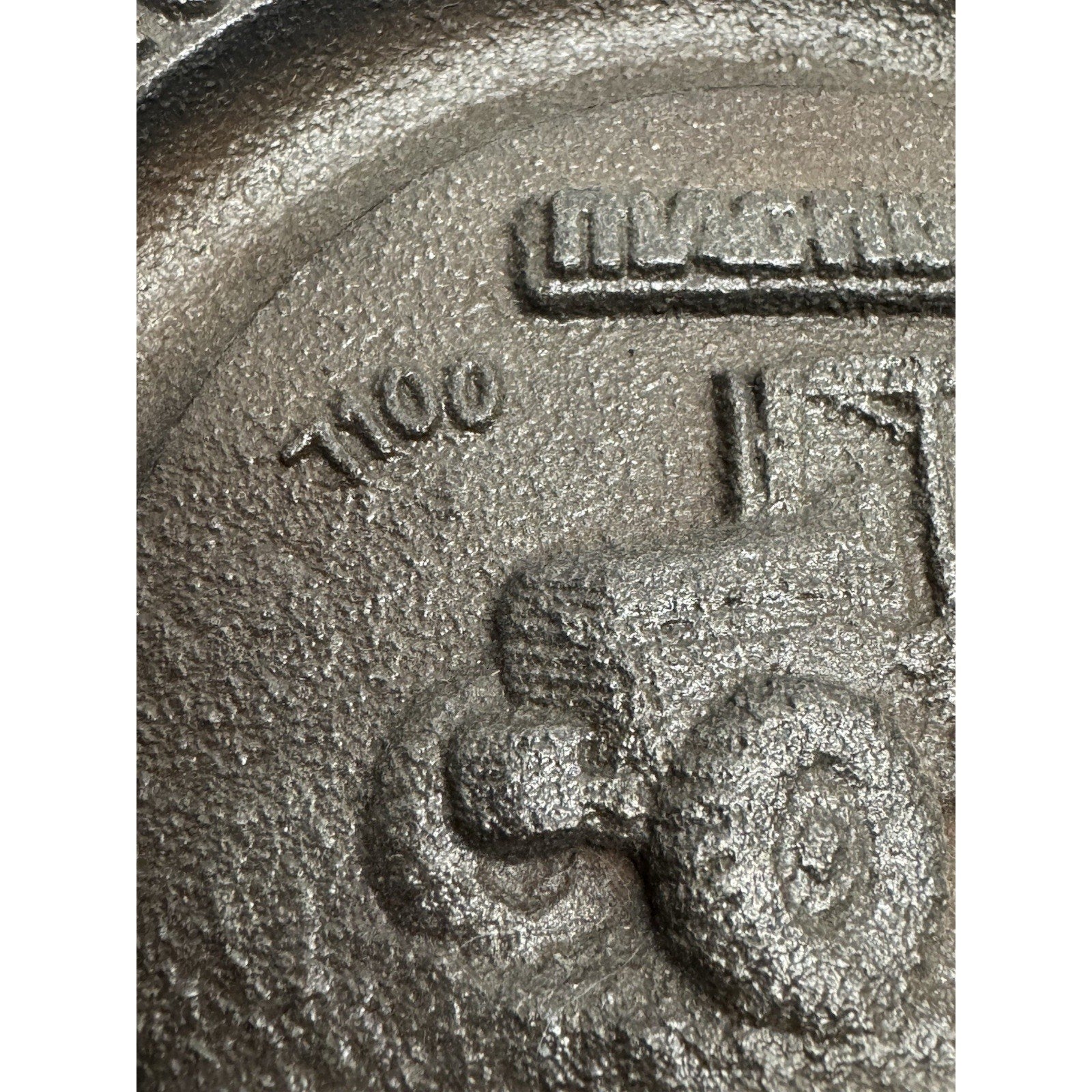 VINTAGE Case IH Magnum Tractor 7100 Cast Iron Ashtray Paperweight Racine WI