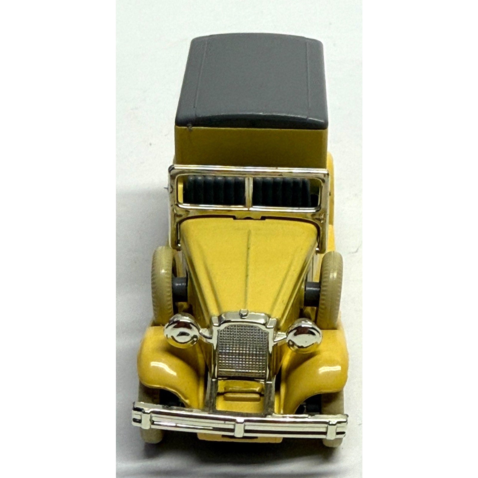 Vintage LLEDO DAYS GONE 1933 PACKARD TOWN VAN WHITMANS SAMPLER DIECAST