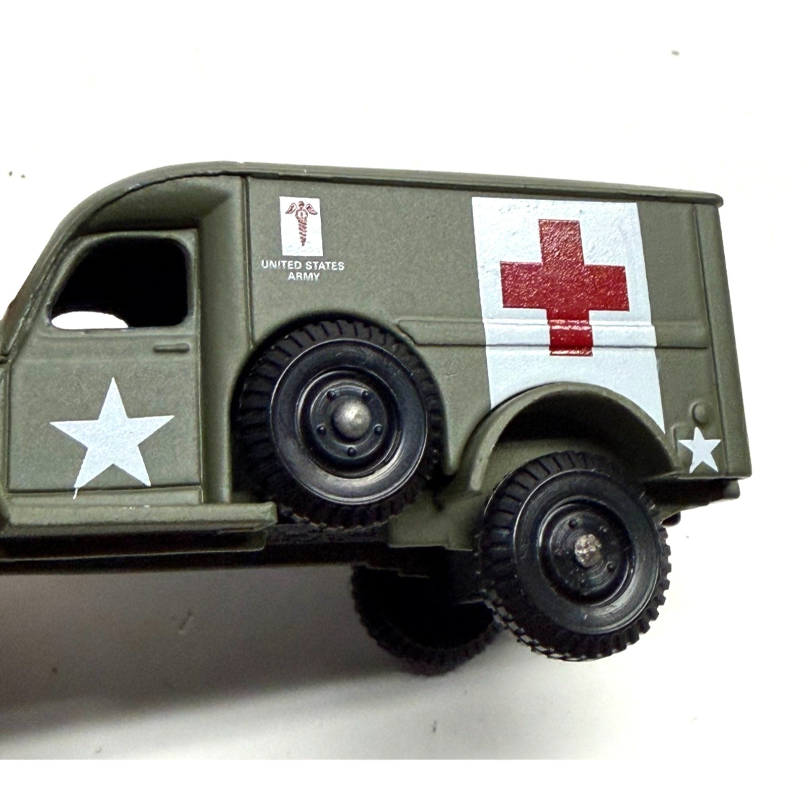Vintage Lledo Days Gone 1942 Dodge 4x4 U.S. Field Ambulance diecast model