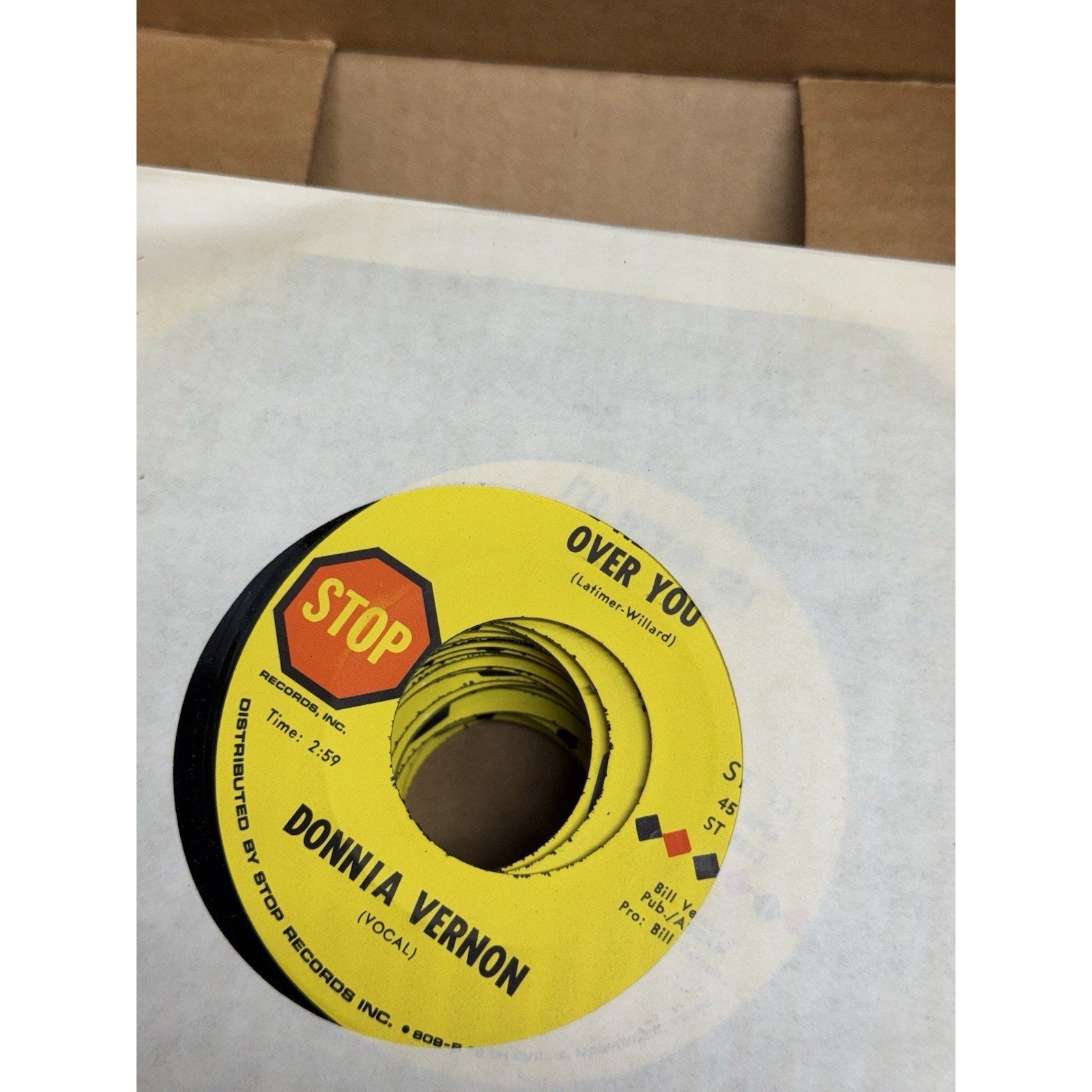 VINTAGE NOS LOT OF 25 VINYLS DONNIA VERNON 7" Single
