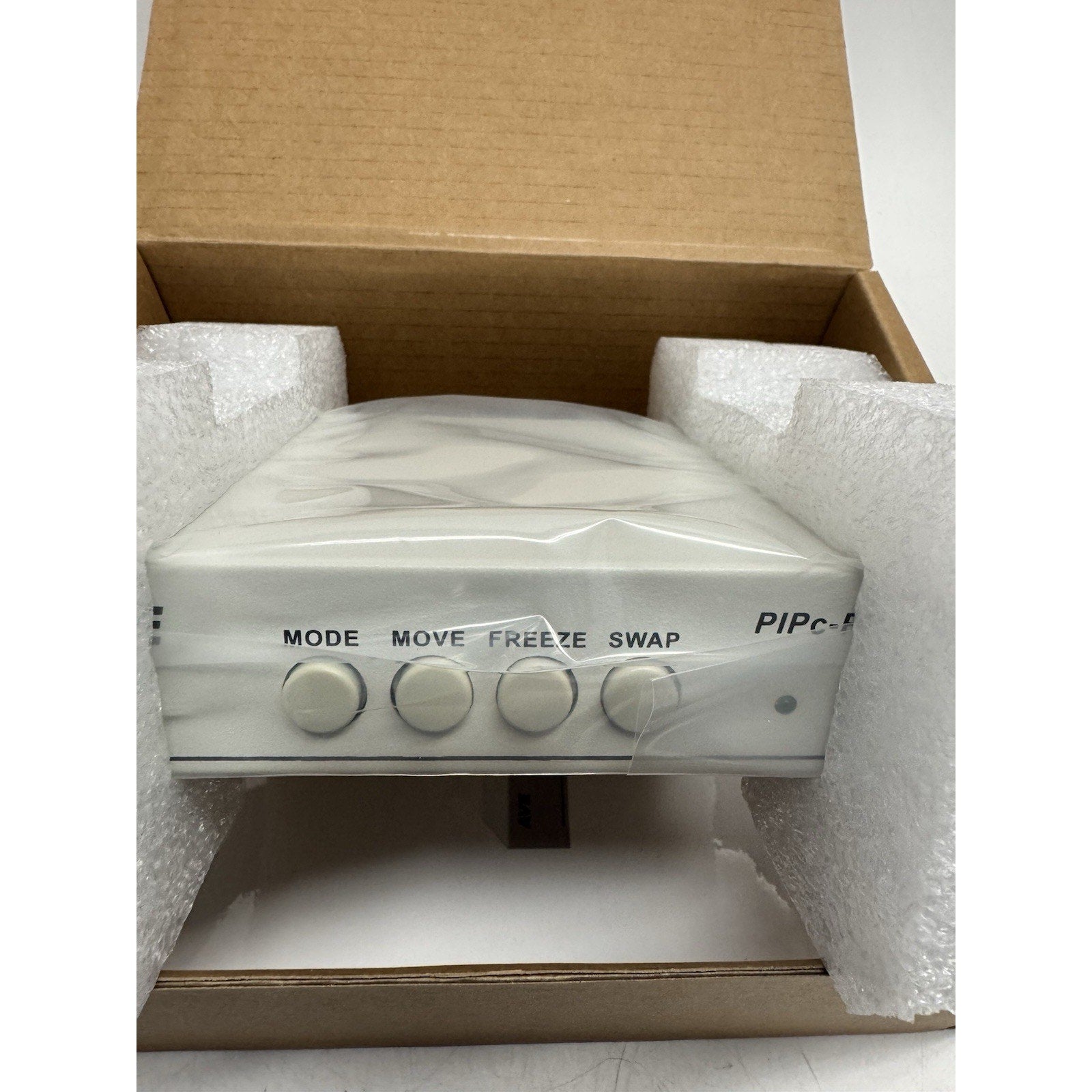 SEALED NEW AVE PIPc-Pro Picture-in-Picture Screen Splitter BNC