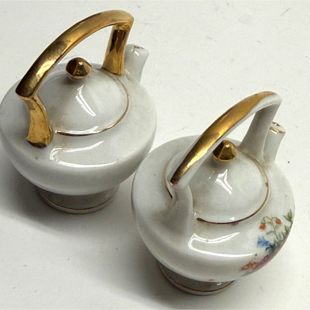 Vintage Niagara Falls, ny. mini tea pot shape salt & Pepper set Occupied Japan