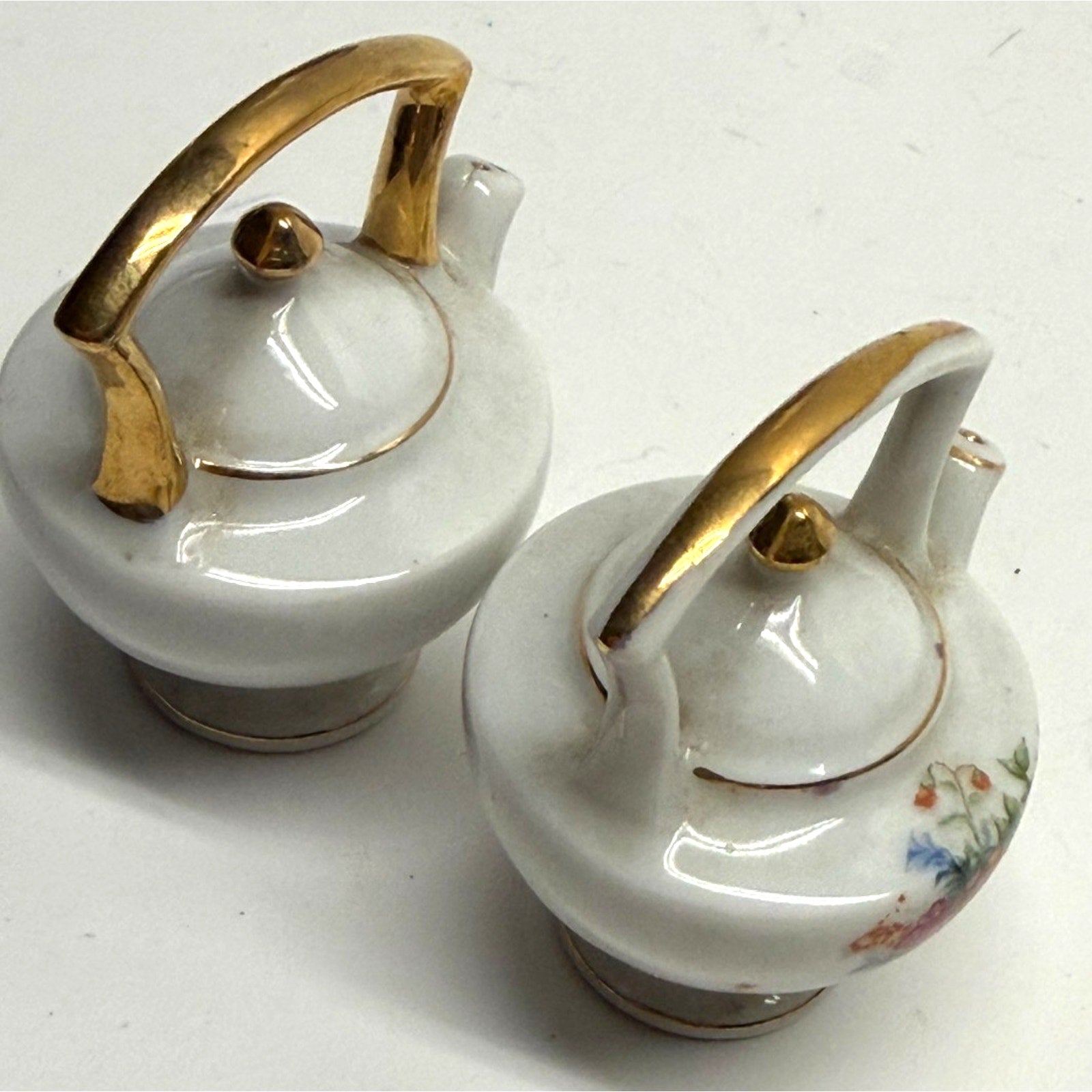Vintage Niagara Falls, ny. mini tea pot shape salt & Pepper set Occupied Japan