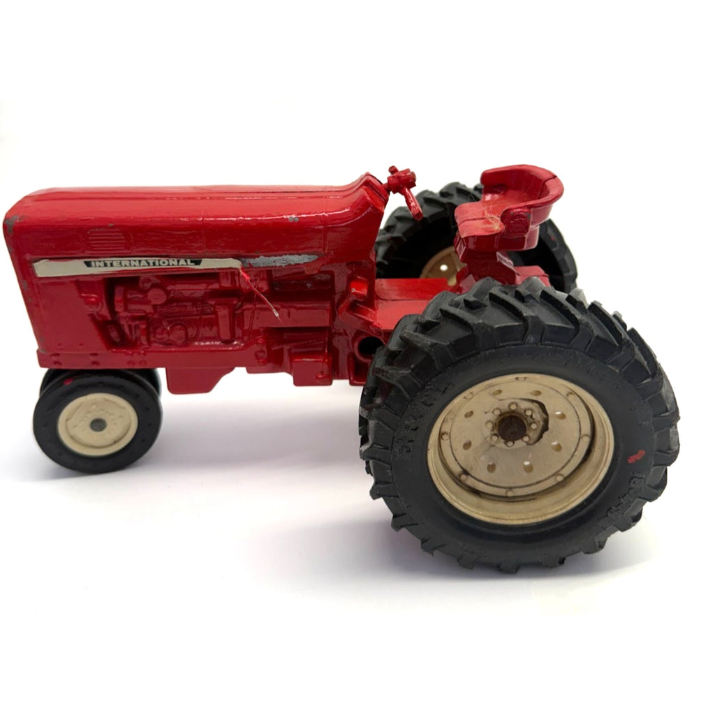 Vintage Ertl Diecast 1/16 Scale Red International Narrow Front Tractor