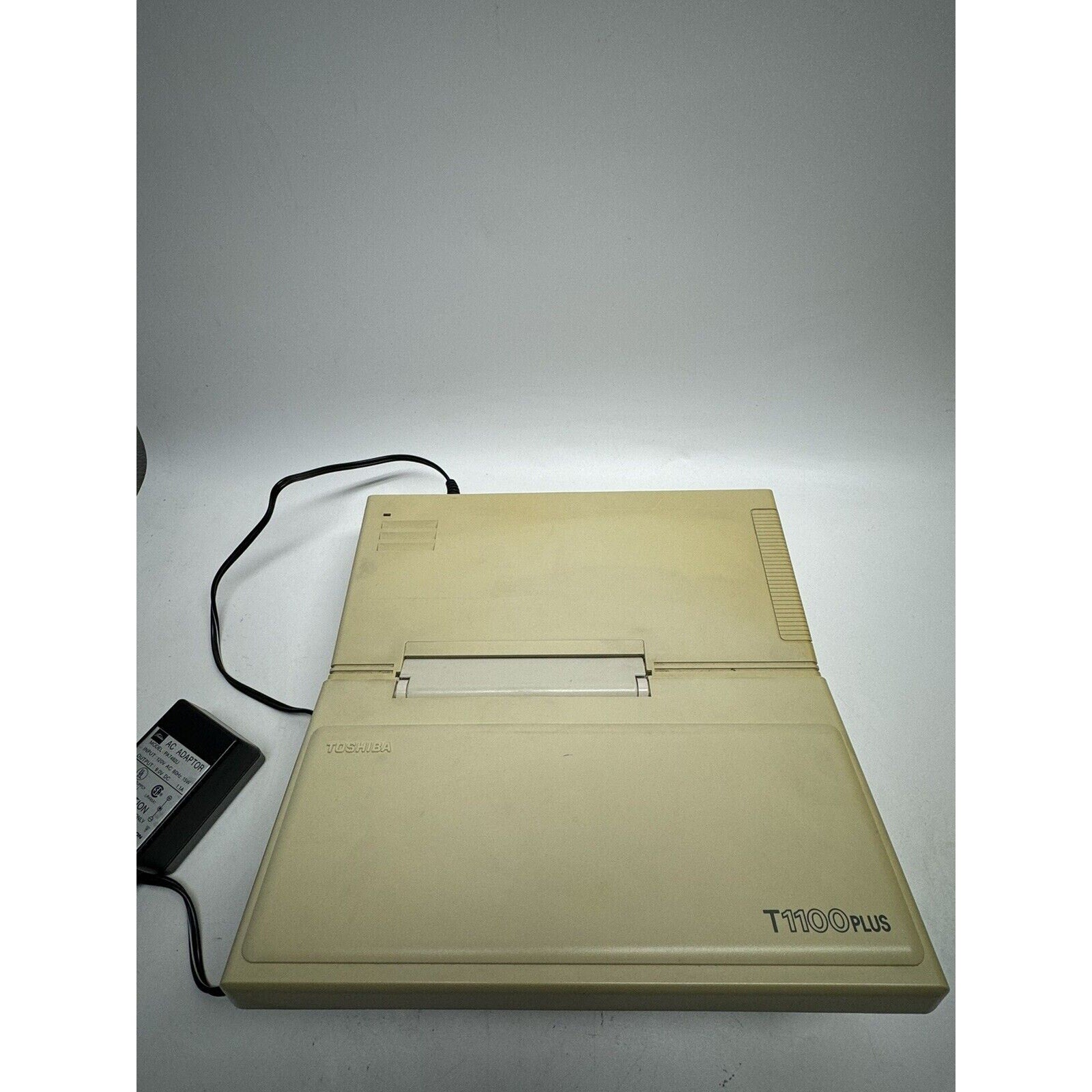 Vintage Toshiba T1100 Plus Laptop Computer, Dual DD Floppy Mono 640K : POWER ON