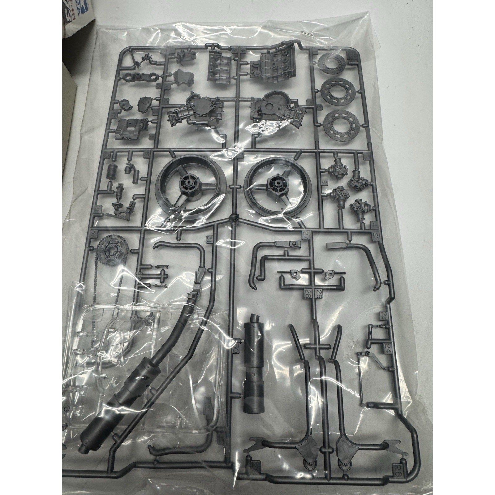 VINTAGE 1998 NOS Tamiya 1/12 Scale Model Motorcycle Kit Yamaha YZF-R1 #14073