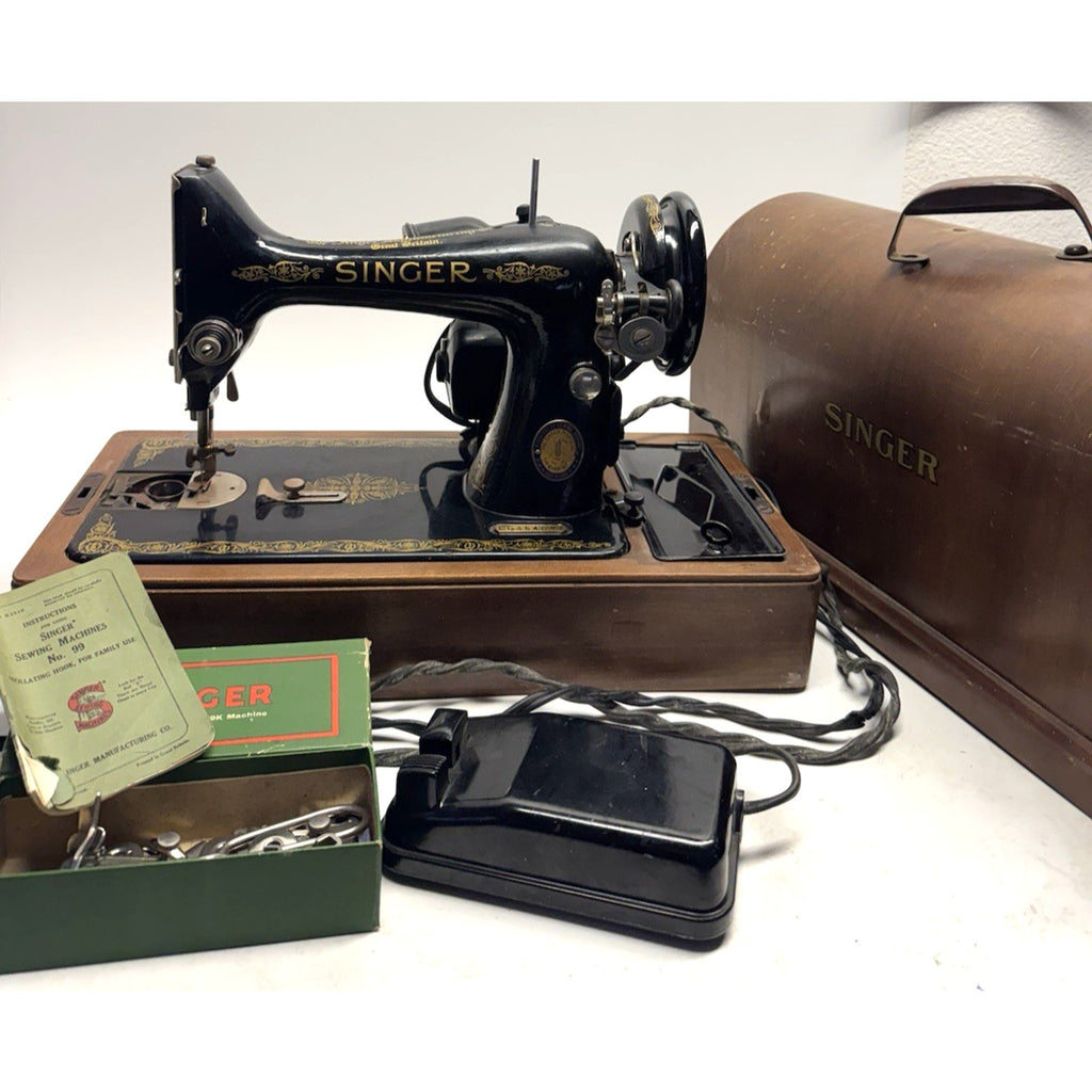 VINTAGE Singer 1924 Model 99 Sewing Machine W/Pedal & Extras