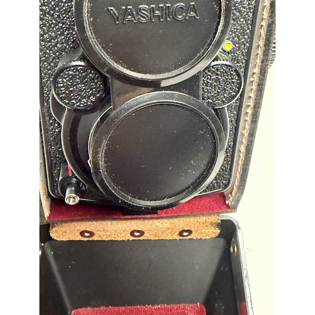 VINTAGE Yashica Mat 124 G Medium Format TLR With Case ~~ Pristine Condition
